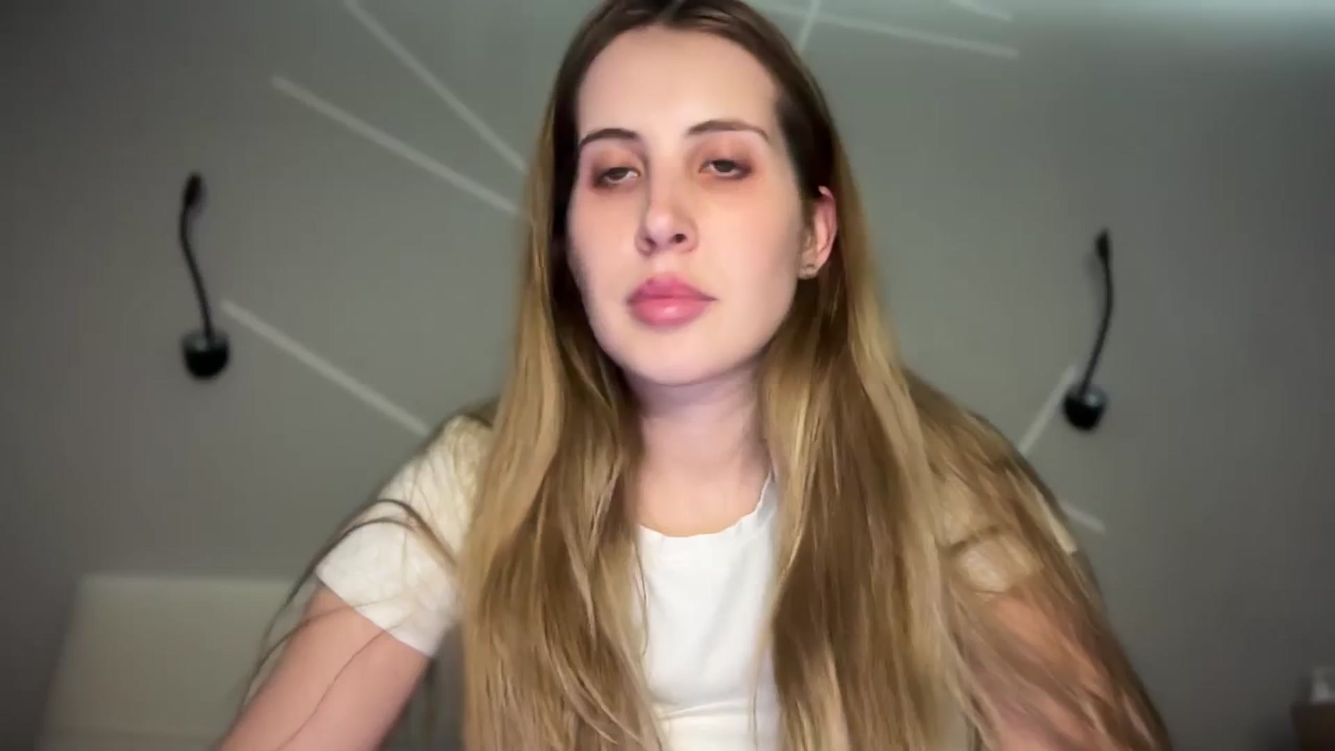 Gallery image thumbnail from MarryCox's myfreecams stream on, 04/25/2025, 13:28 image 17 of 20