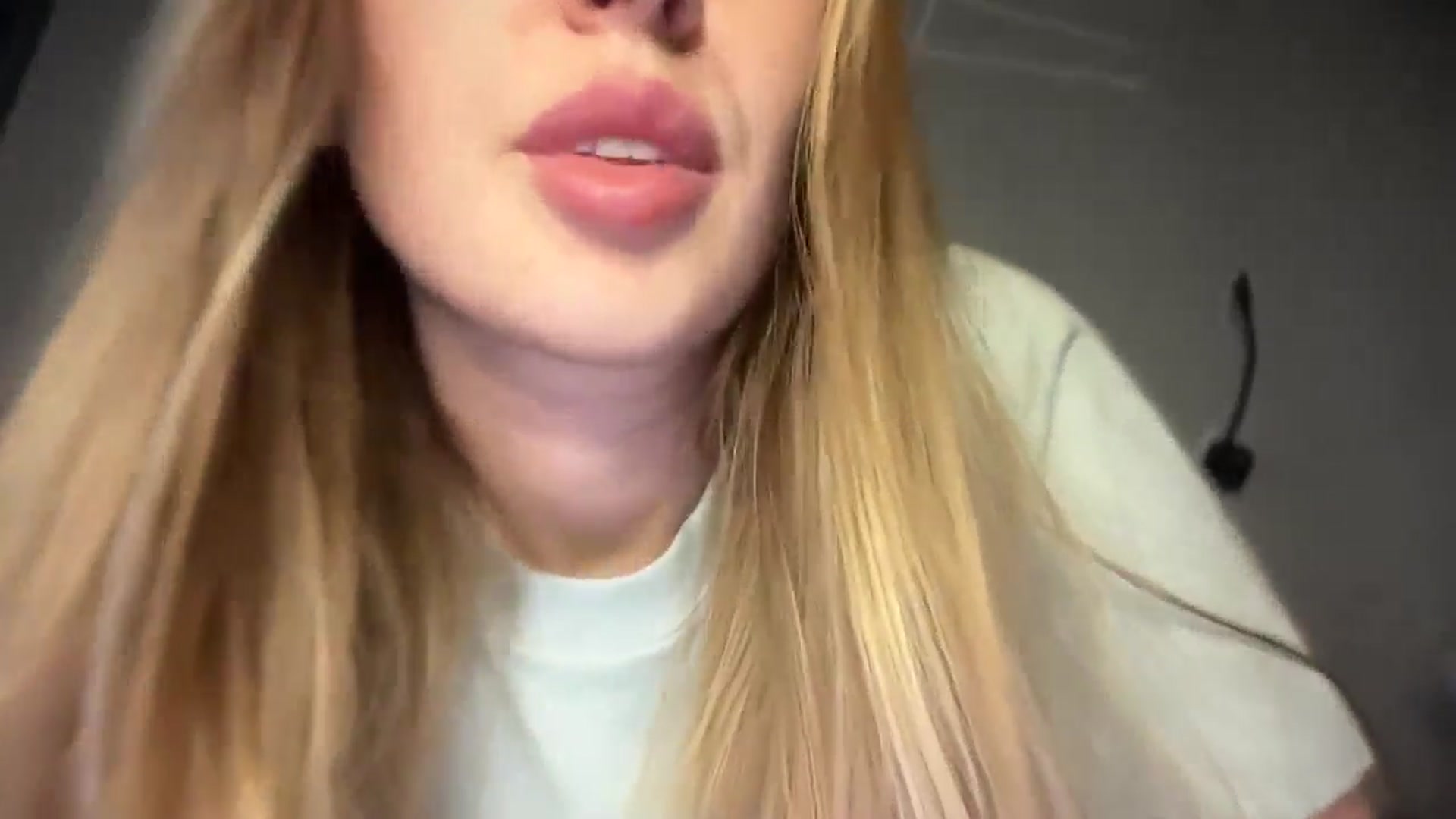 Gallery image thumbnail from MarryCox's myfreecams stream on, 05/05/2025, 13:43 image 15 of 20