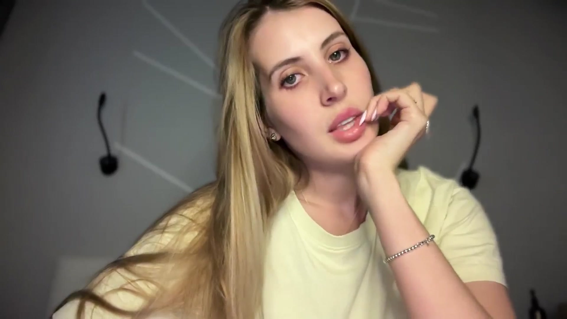 Gallery image thumbnail from MarryCox's myfreecams stream on, 05/15/2025, 14:34 image 6 of 20