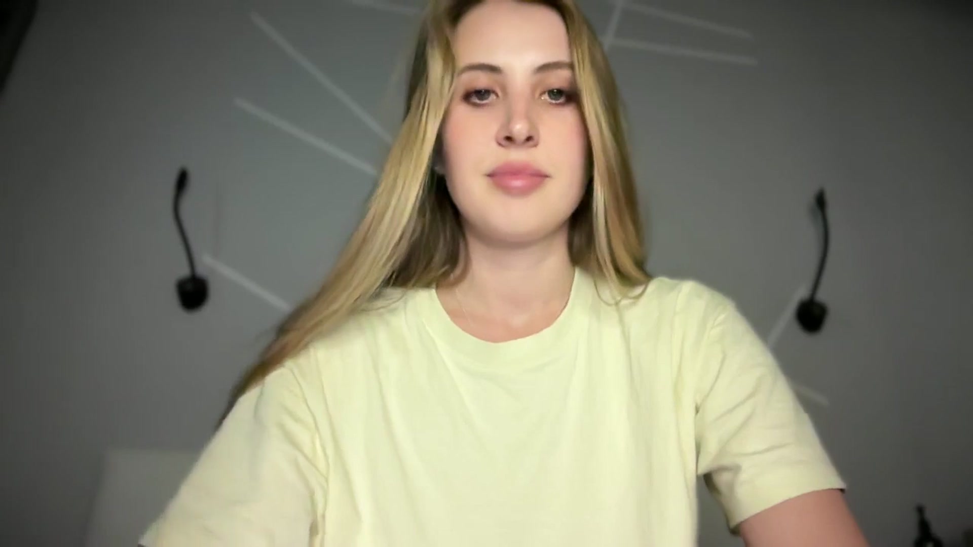 Gallery image thumbnail from MarryCox's myfreecams stream on, 05/15/2025, 14:34 image 7 of 20