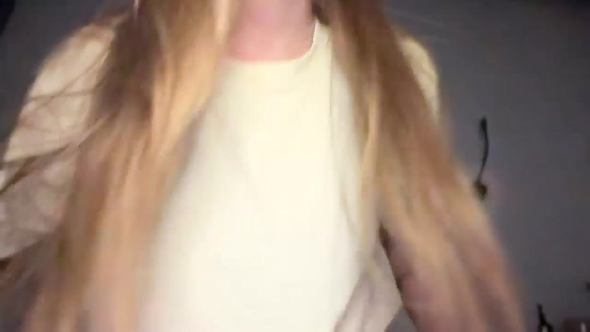 Gallery image thumbnail from MarryCox's myfreecams stream on, 05/15/2025, 14:34 image 16 of 20