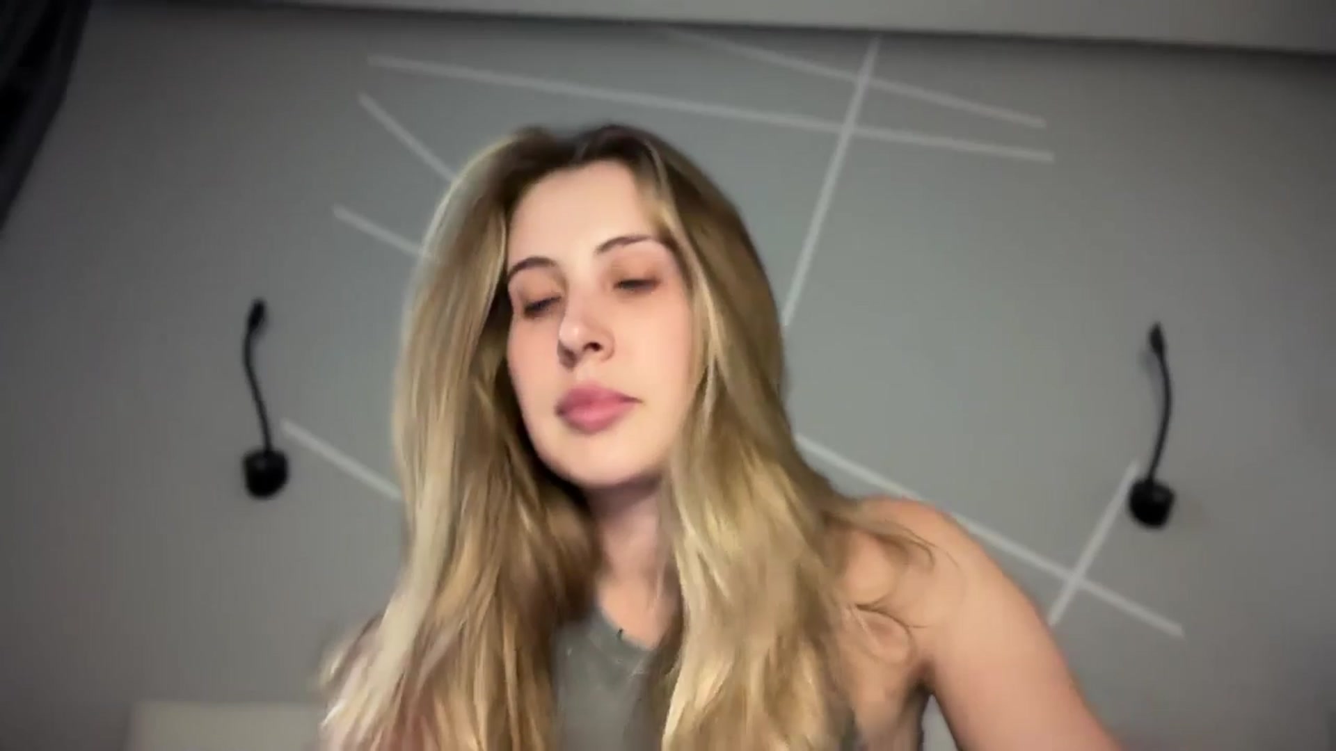 Gallery image thumbnail from MarryCox's myfreecams stream on, 06/10/2025, 14:21 image 5 of 20