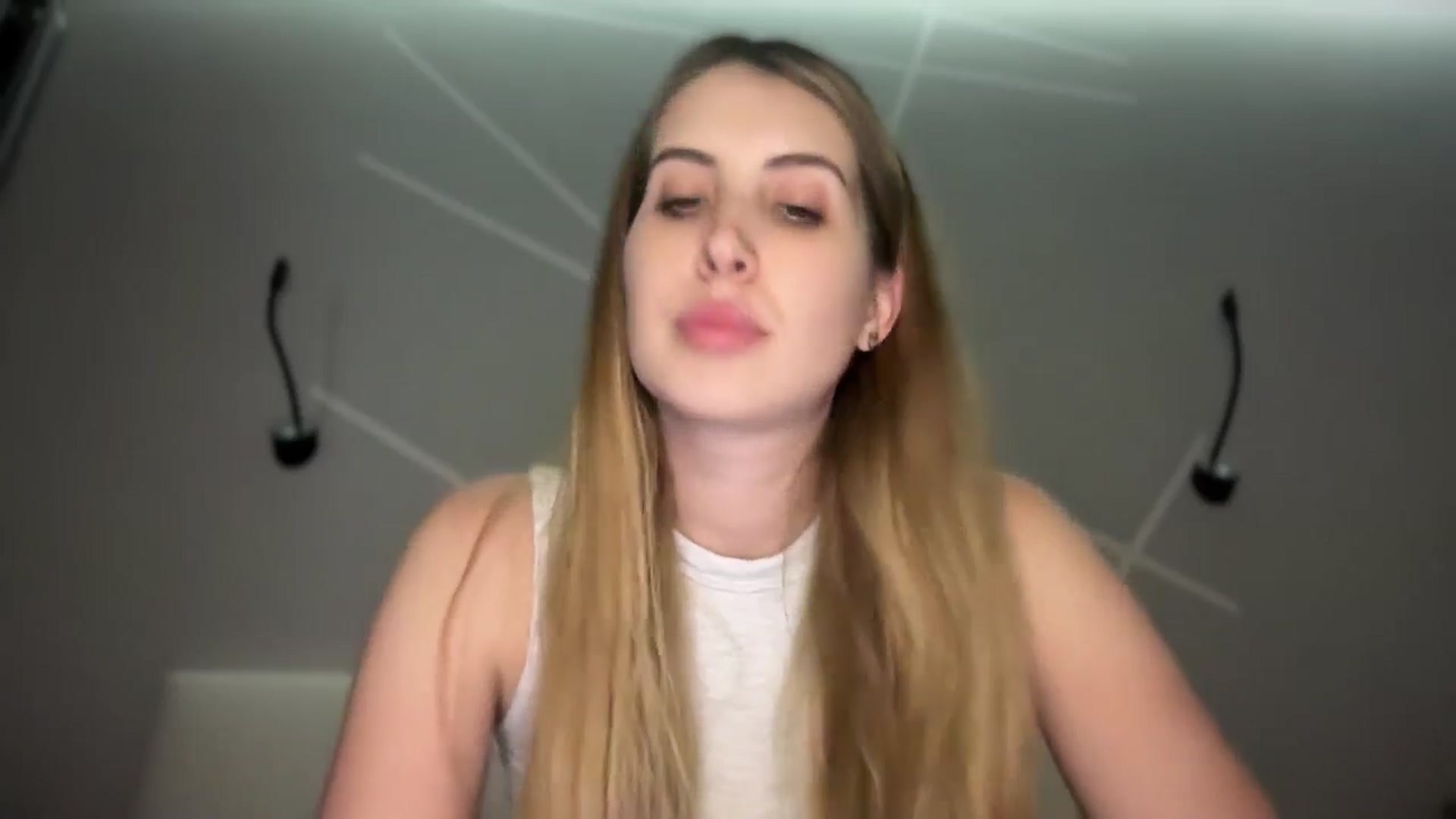 Gallery image thumbnail from MarryCox's myfreecams stream on, 06/17/2025, 12:44 image 18 of 20