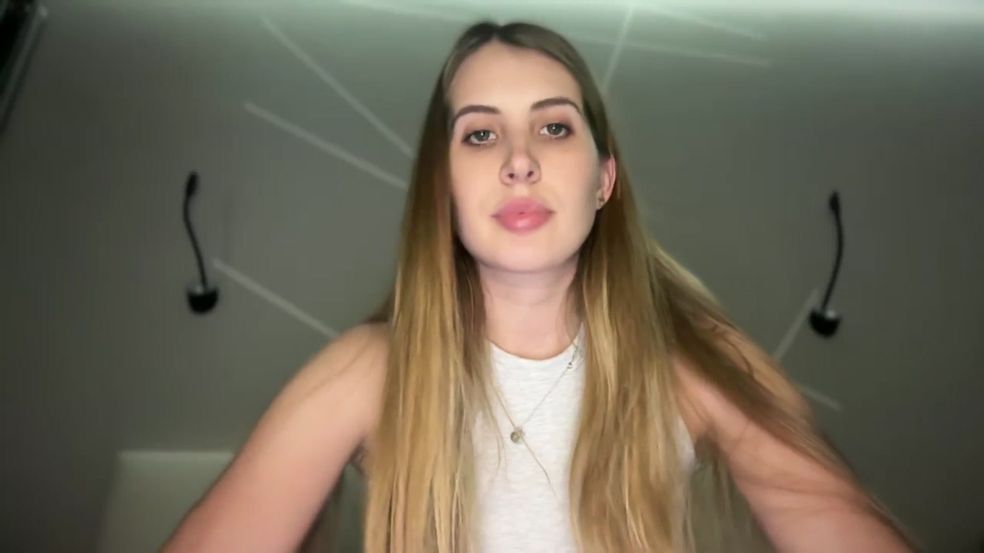 Gallery image thumbnail from MarryCox's myfreecams stream on, 06/17/2025, 12:44 image 6 of 20