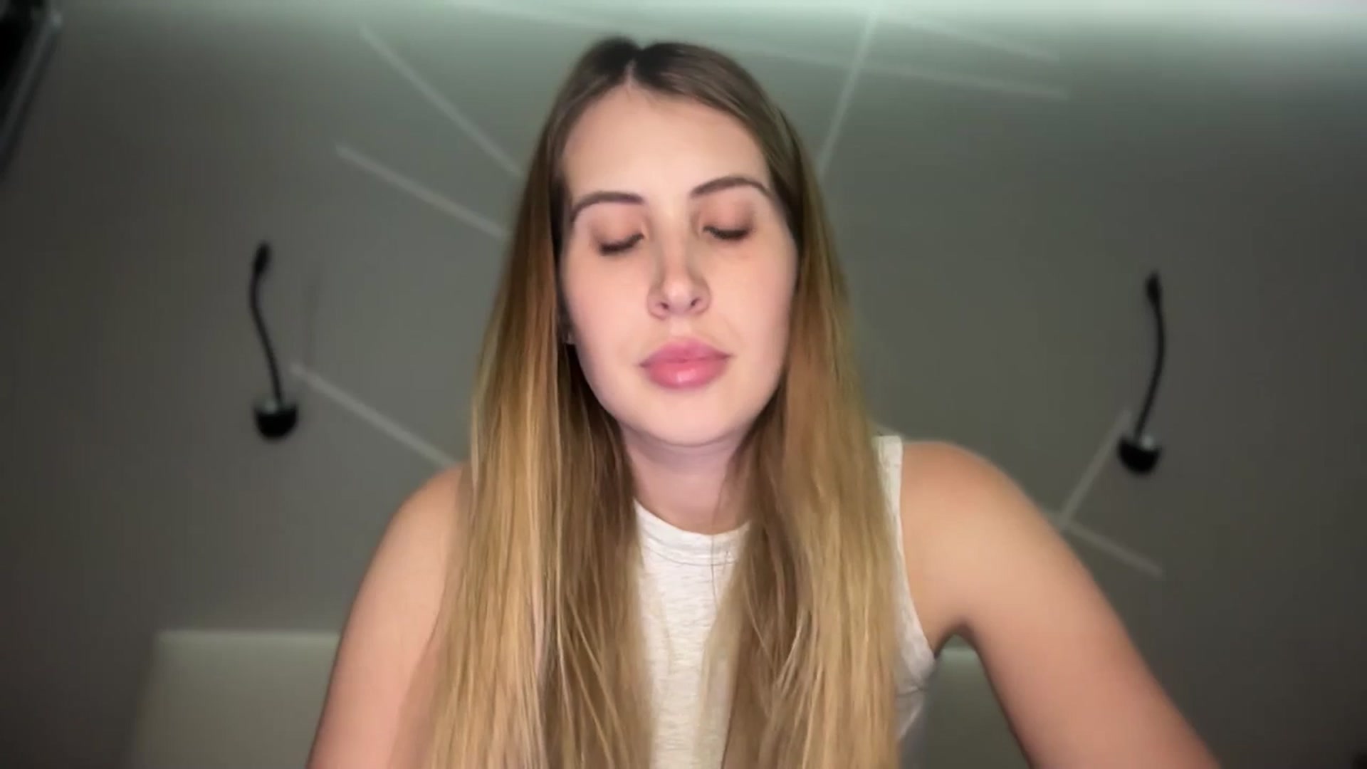 Gallery image thumbnail from MarryCox's myfreecams stream on, 06/17/2025, 12:44 image 19 of 20