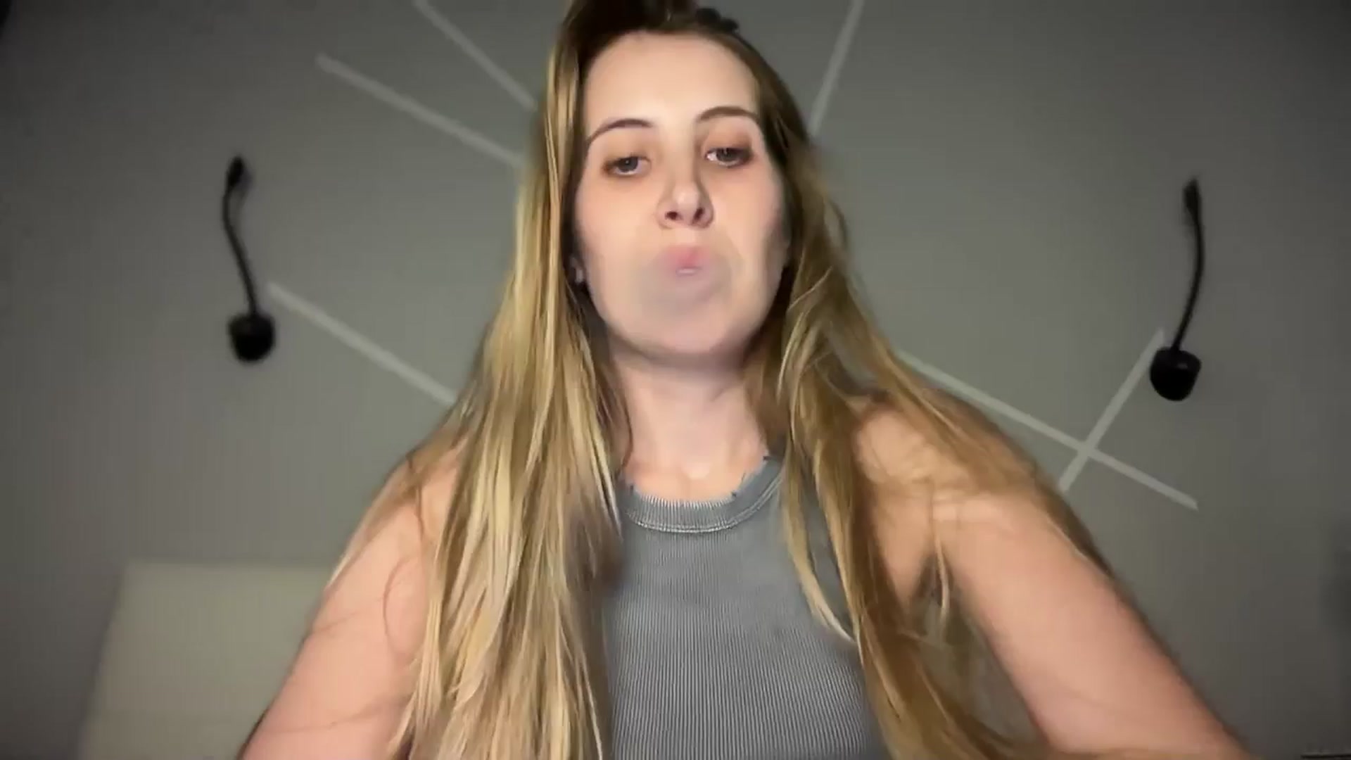 Gallery image thumbnail from MarryCox's myfreecams stream on, 06/18/2025, 14:10 image 18 of 20