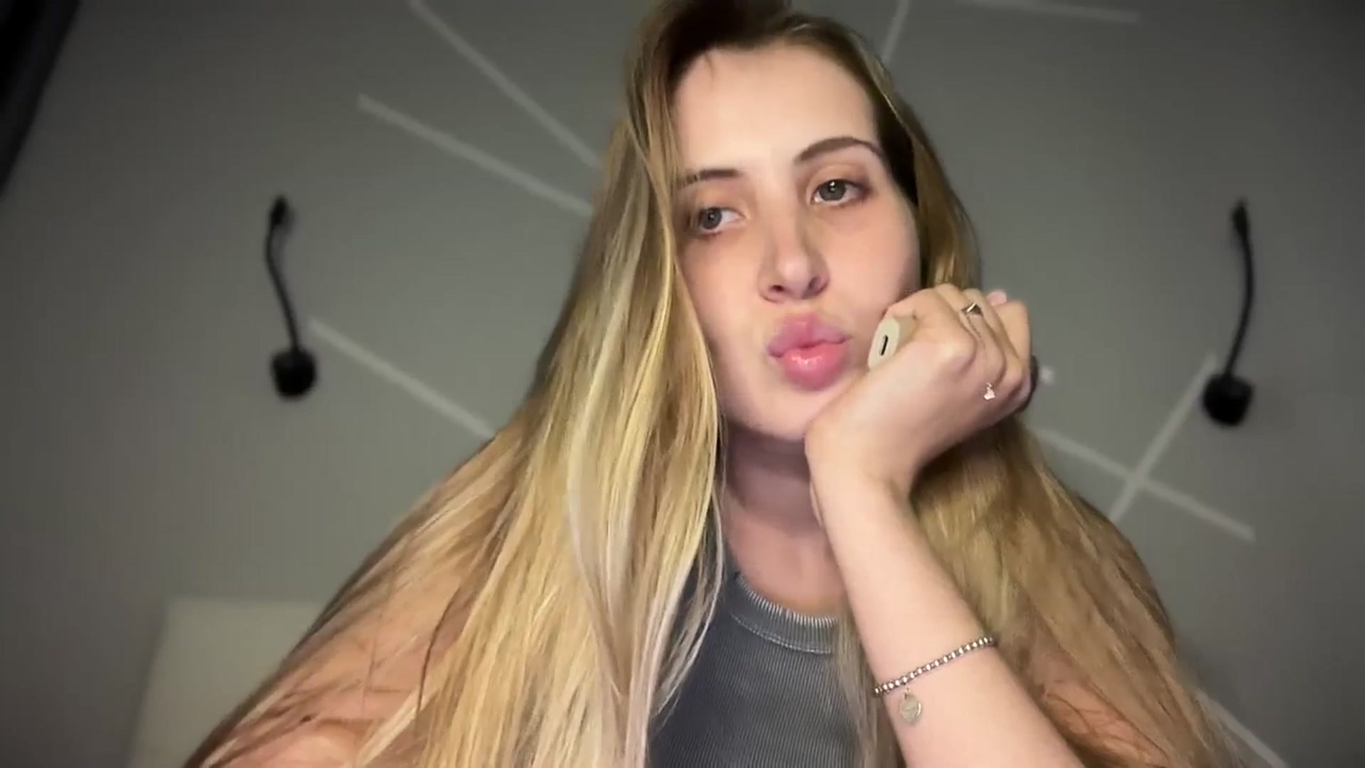 Gallery image thumbnail from MarryCox's myfreecams stream on, 06/18/2025, 14:45 image 2 of 20