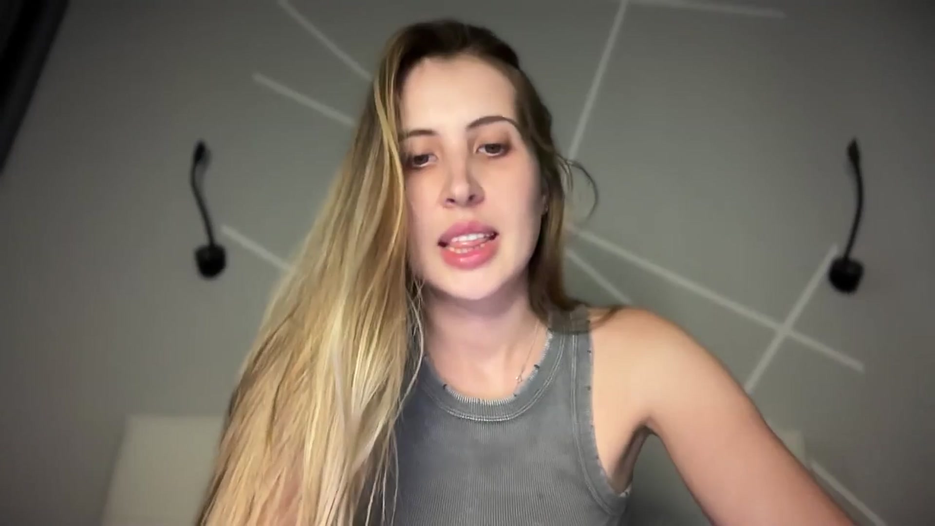 Gallery image thumbnail from MarryCox's myfreecams stream on, 06/18/2025, 14:45 image 16 of 20