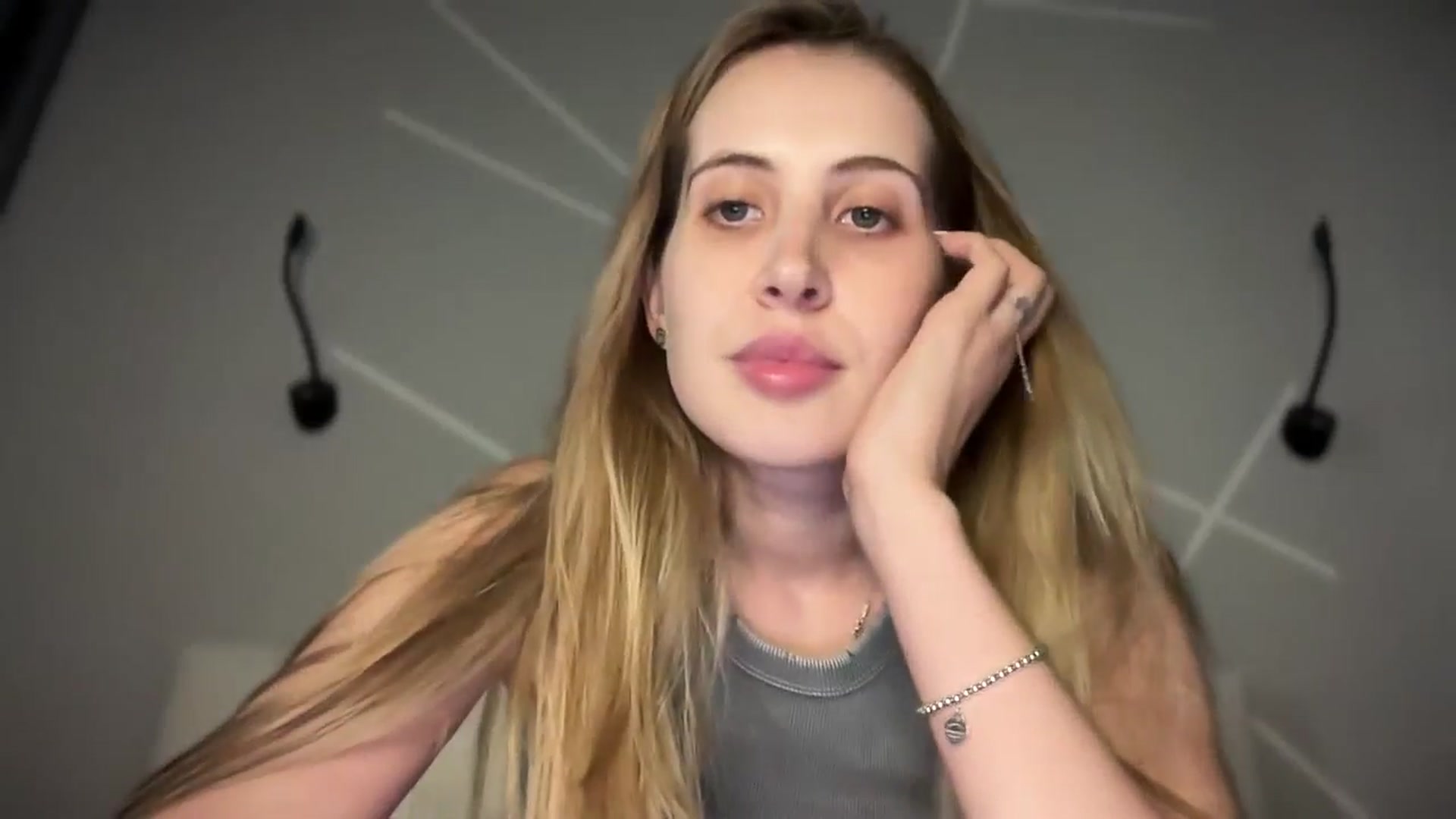 Gallery image thumbnail from MarryCox's myfreecams stream on, 06/18/2025, 14:45 image 5 of 20