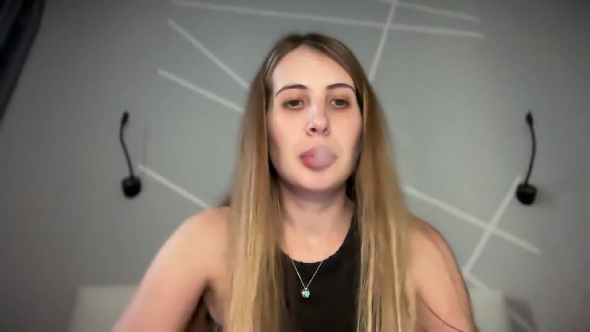 Gallery image thumbnail from MarryCox's myfreecams stream on, 07/03/2025, 15:19 image 3 of 20