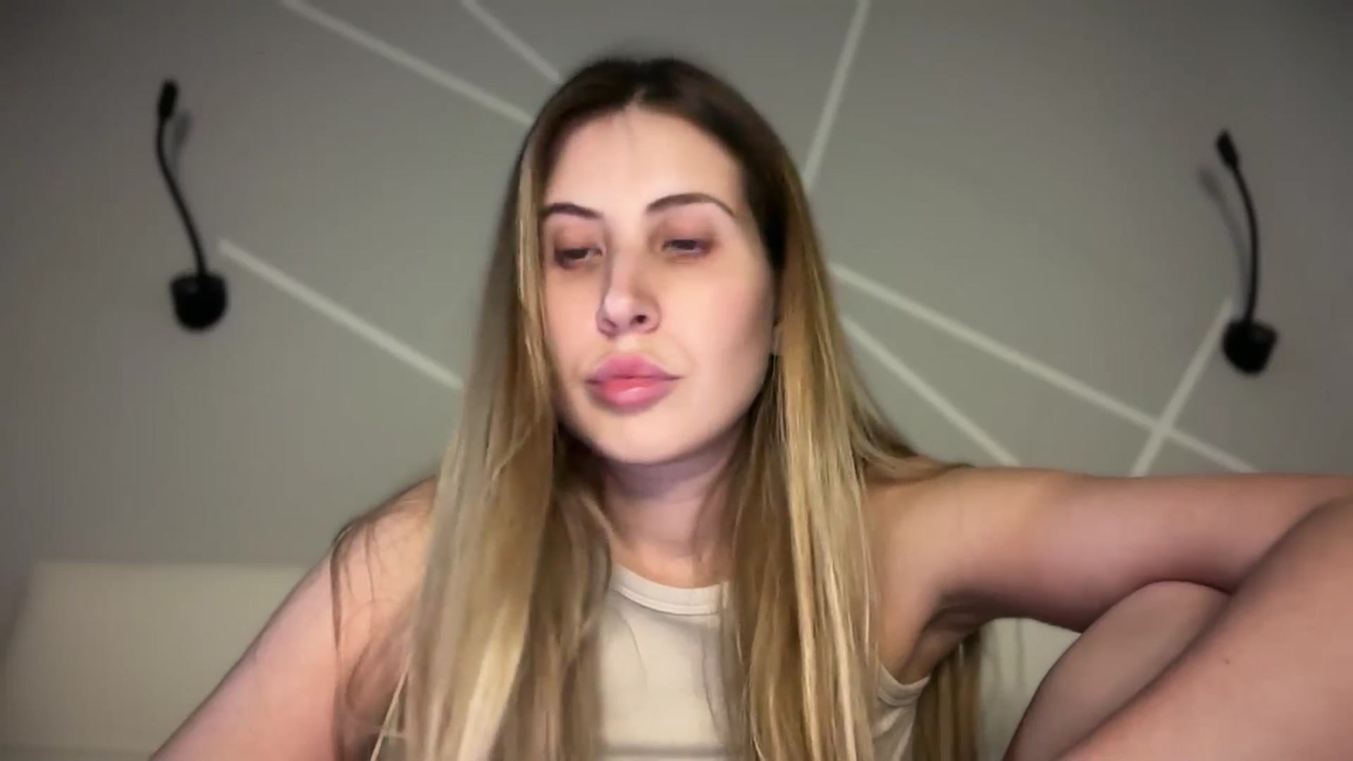 Gallery image thumbnail from MarryCox's myfreecams stream on, 09/22/2025, 14:14 image 5 of 20