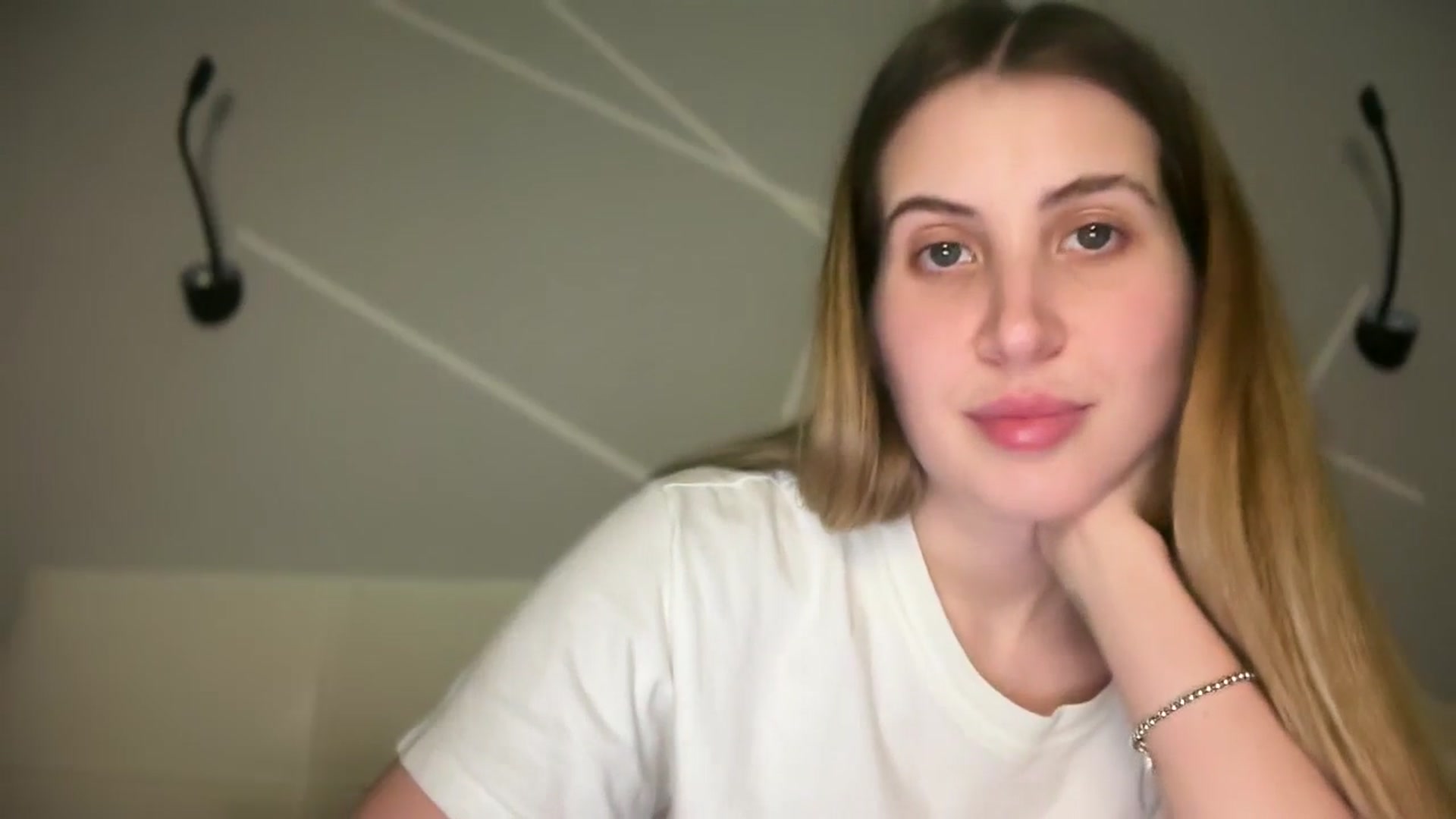 Gallery image thumbnail from MarryCox's myfreecams stream on, 12/17/2025, 15:08 image 11 of 20