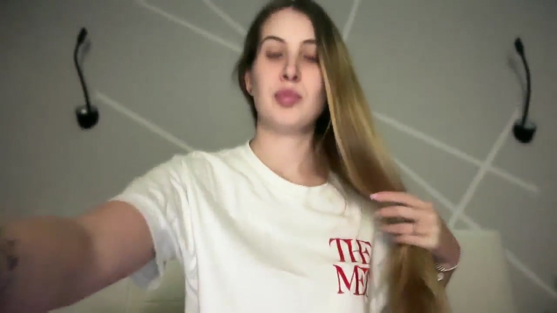 Gallery image thumbnail from MarryCox's myfreecams stream on, 12/19/2025, 13:46 image 6 of 20