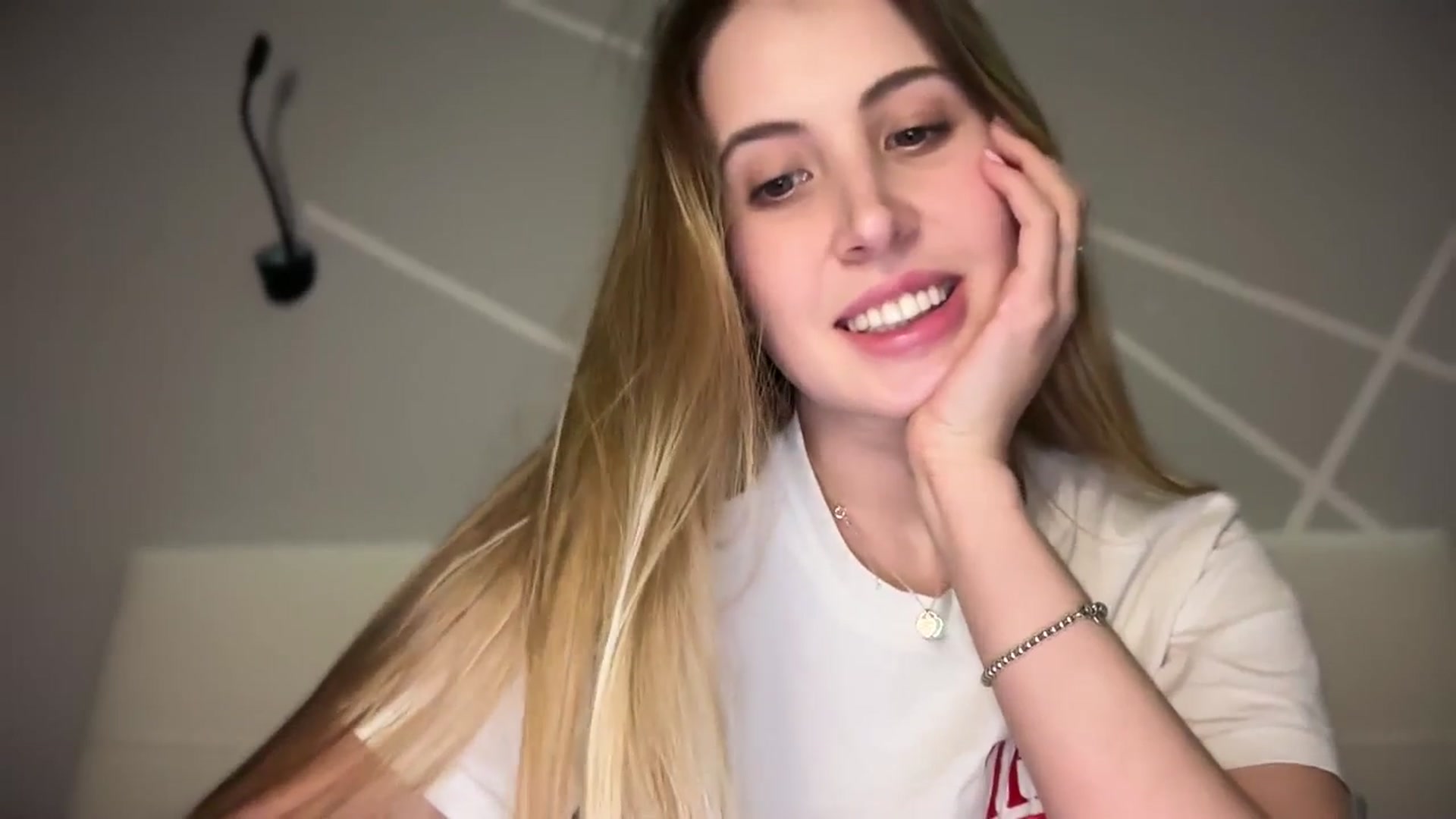 Gallery image thumbnail from MarryCox's myfreecams stream on, 01/07/2026, 14:45 image 20 of 20