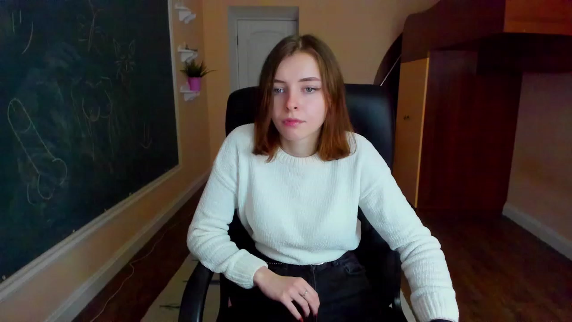 Gallery image thumbnail from MarryNett's myfreecams stream on, 11/17/2022, 12:24 image 17 of 20