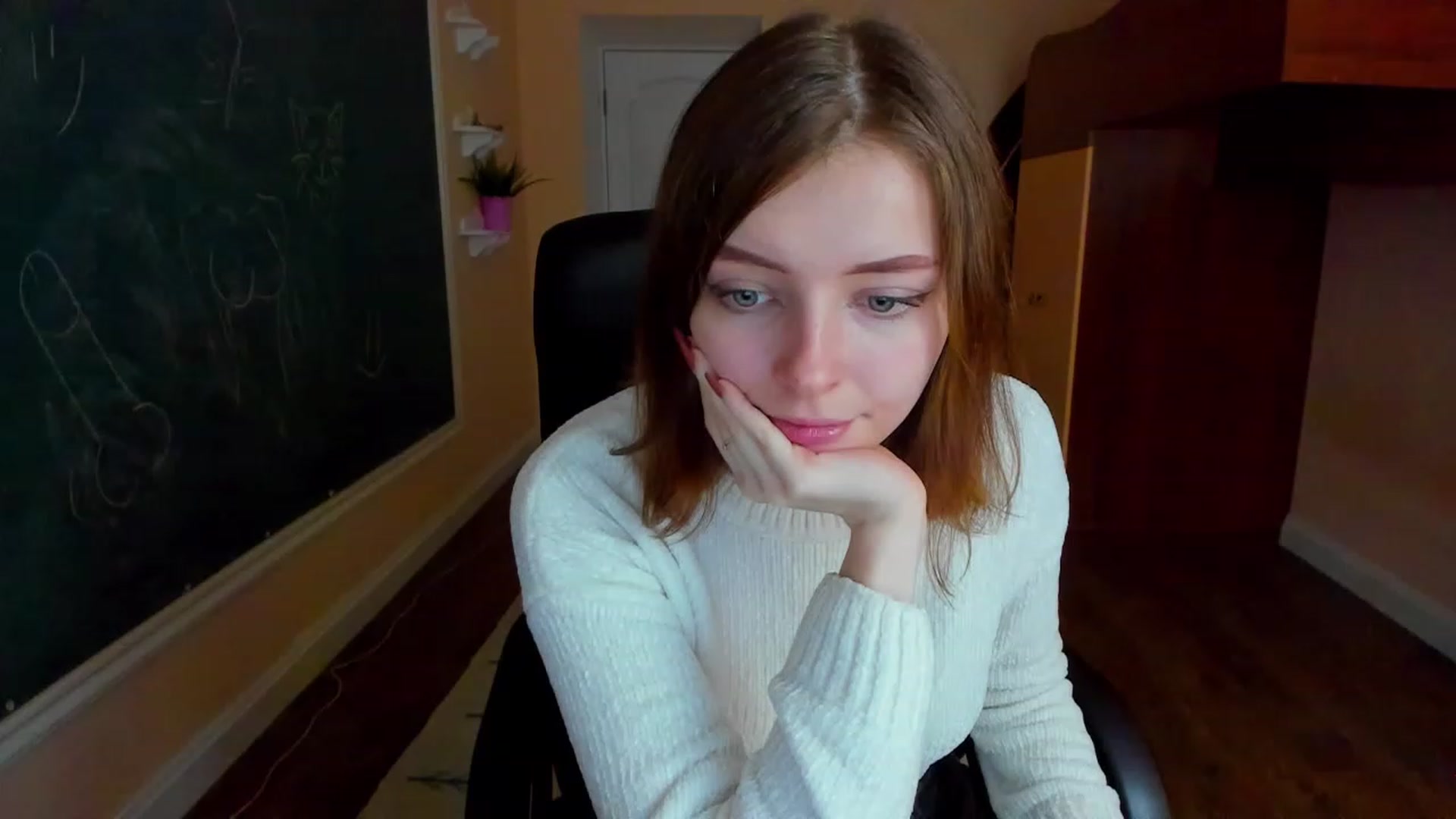 Gallery image thumbnail from MarryNett's myfreecams stream on, 11/17/2022, 12:24 image 18 of 20
