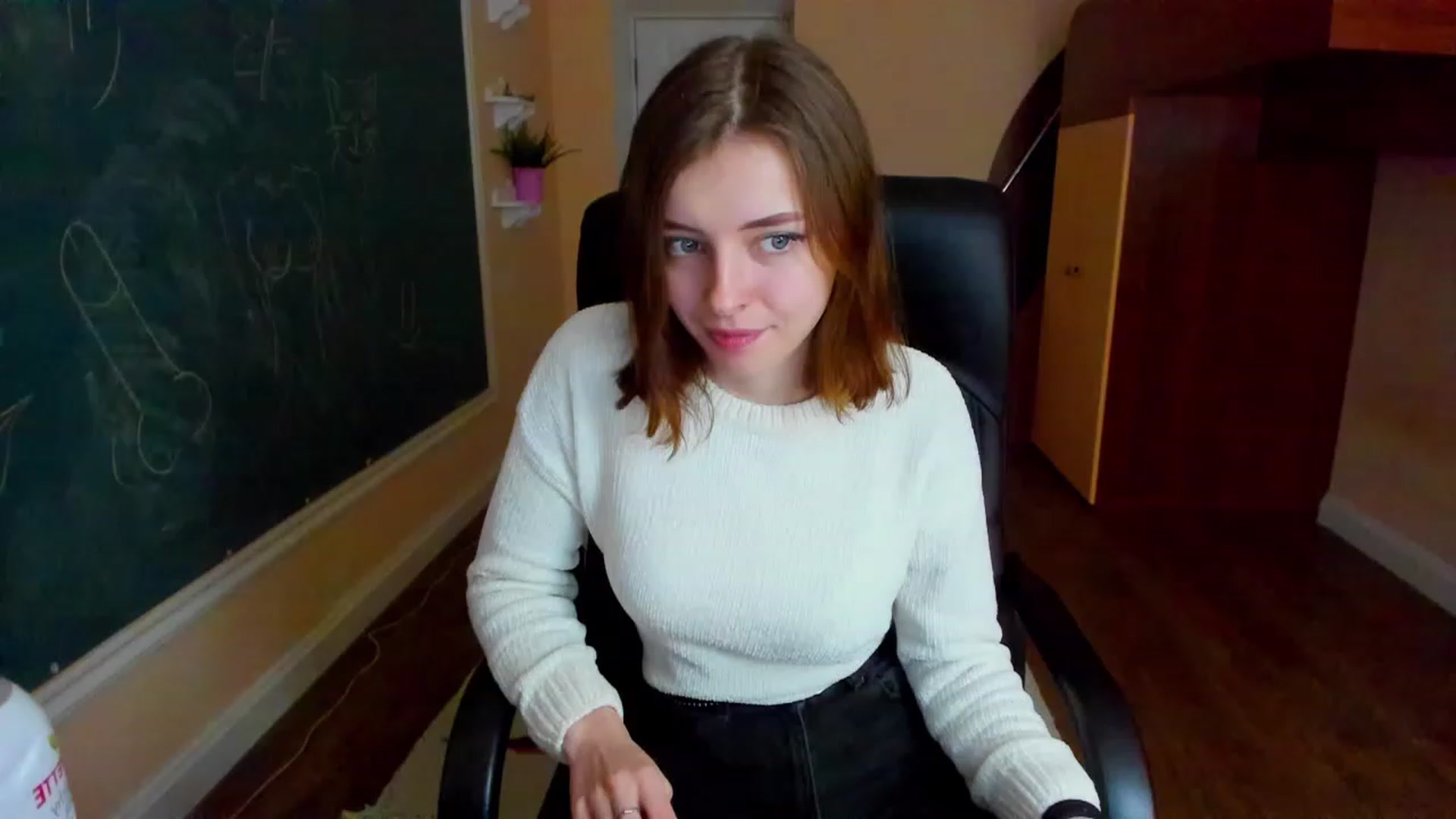 Gallery image thumbnail from MarryNett's myfreecams stream on, 11/17/2022, 12:37 image 13 of 20