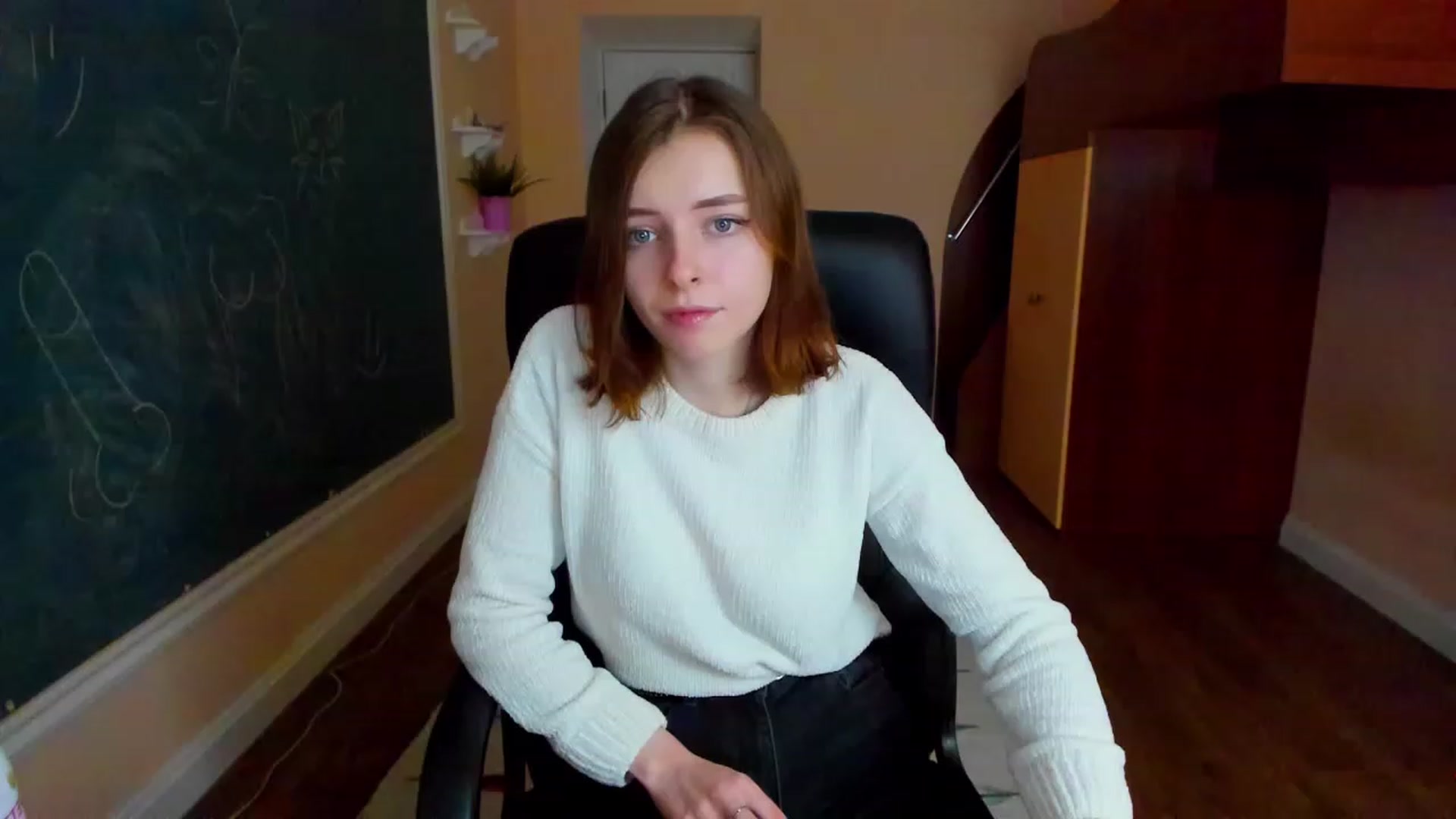 Gallery image thumbnail from MarryNett's myfreecams stream on, 11/17/2022, 12:37 image 5 of 20
