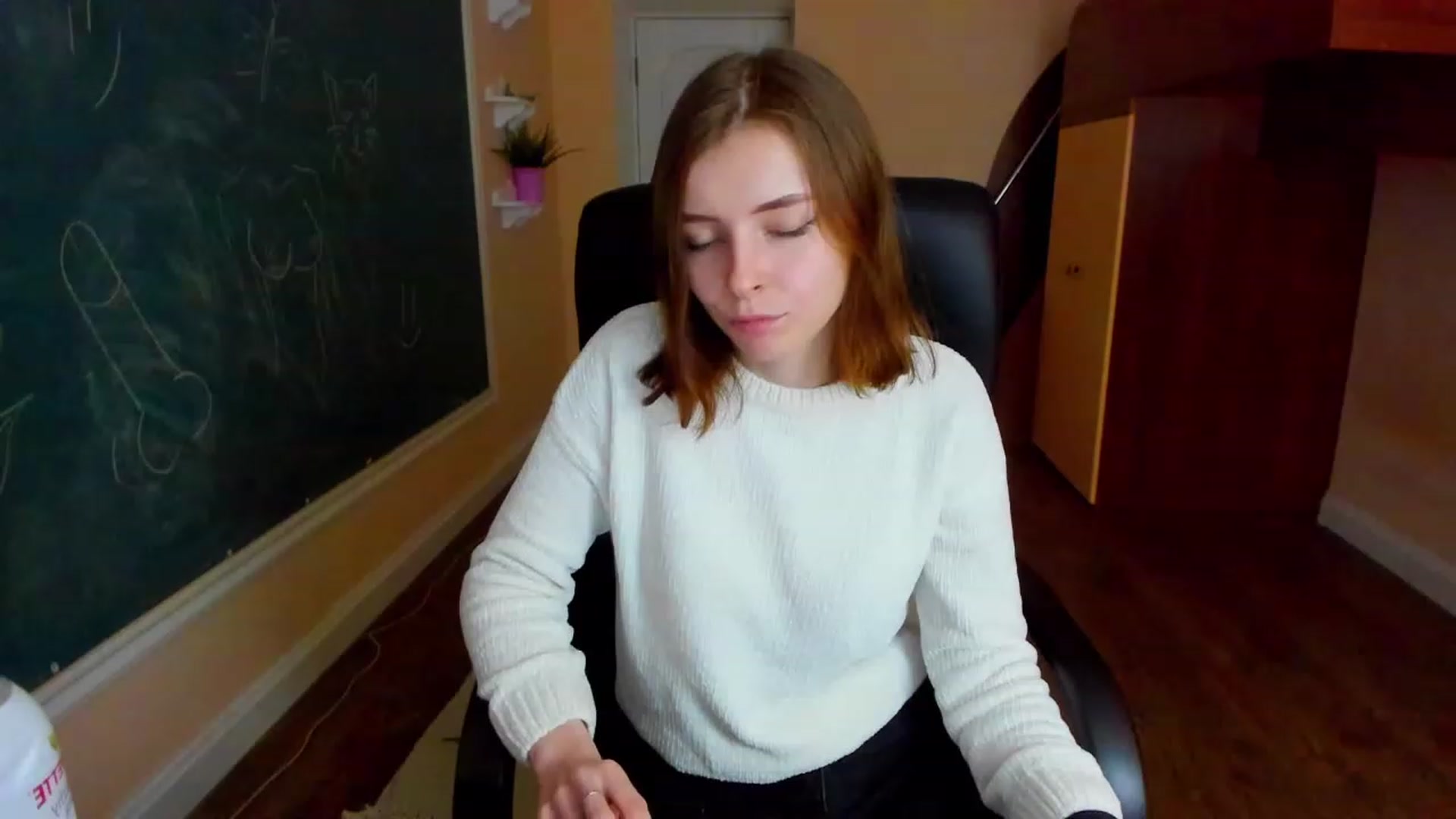 Gallery image thumbnail from MarryNett's myfreecams stream on, 11/17/2022, 12:37 image 8 of 20