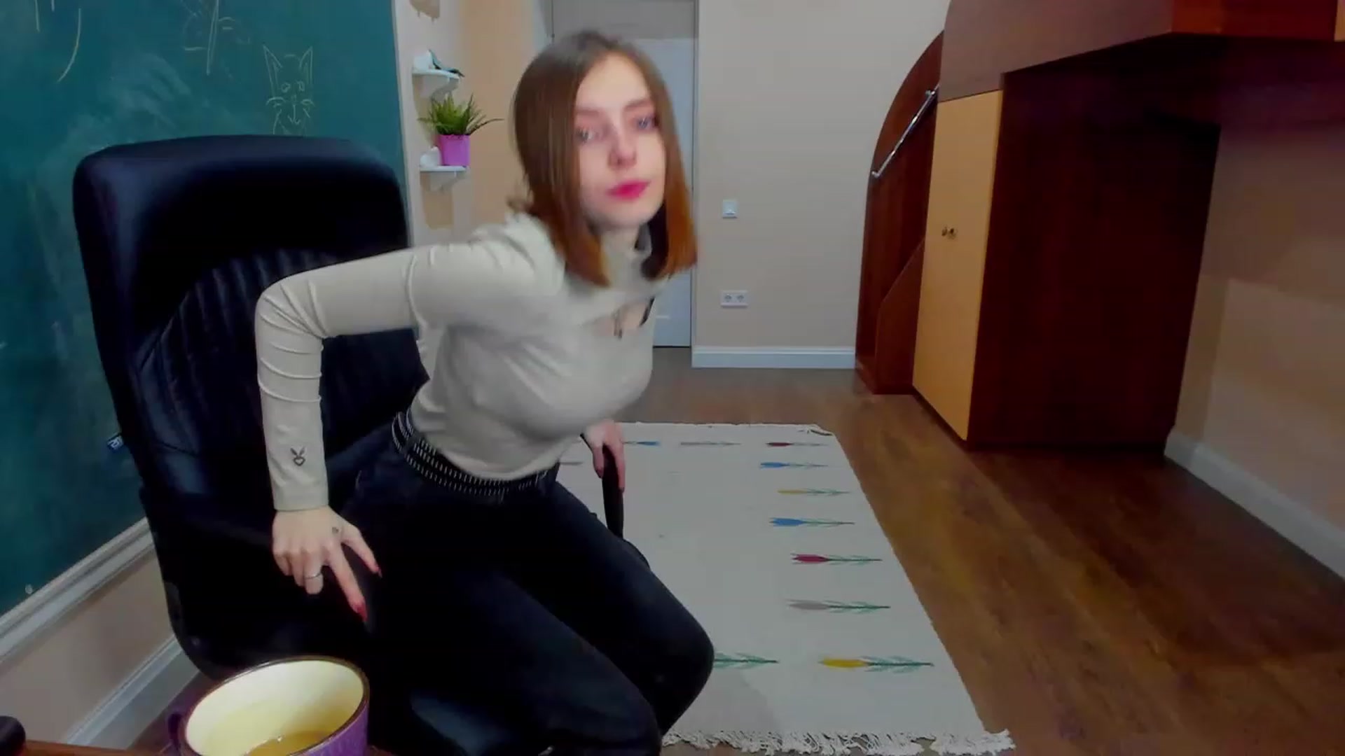 Gallery image thumbnail from MarryNett's myfreecams stream on, 11/18/2022, 15:23 image 4 of 20