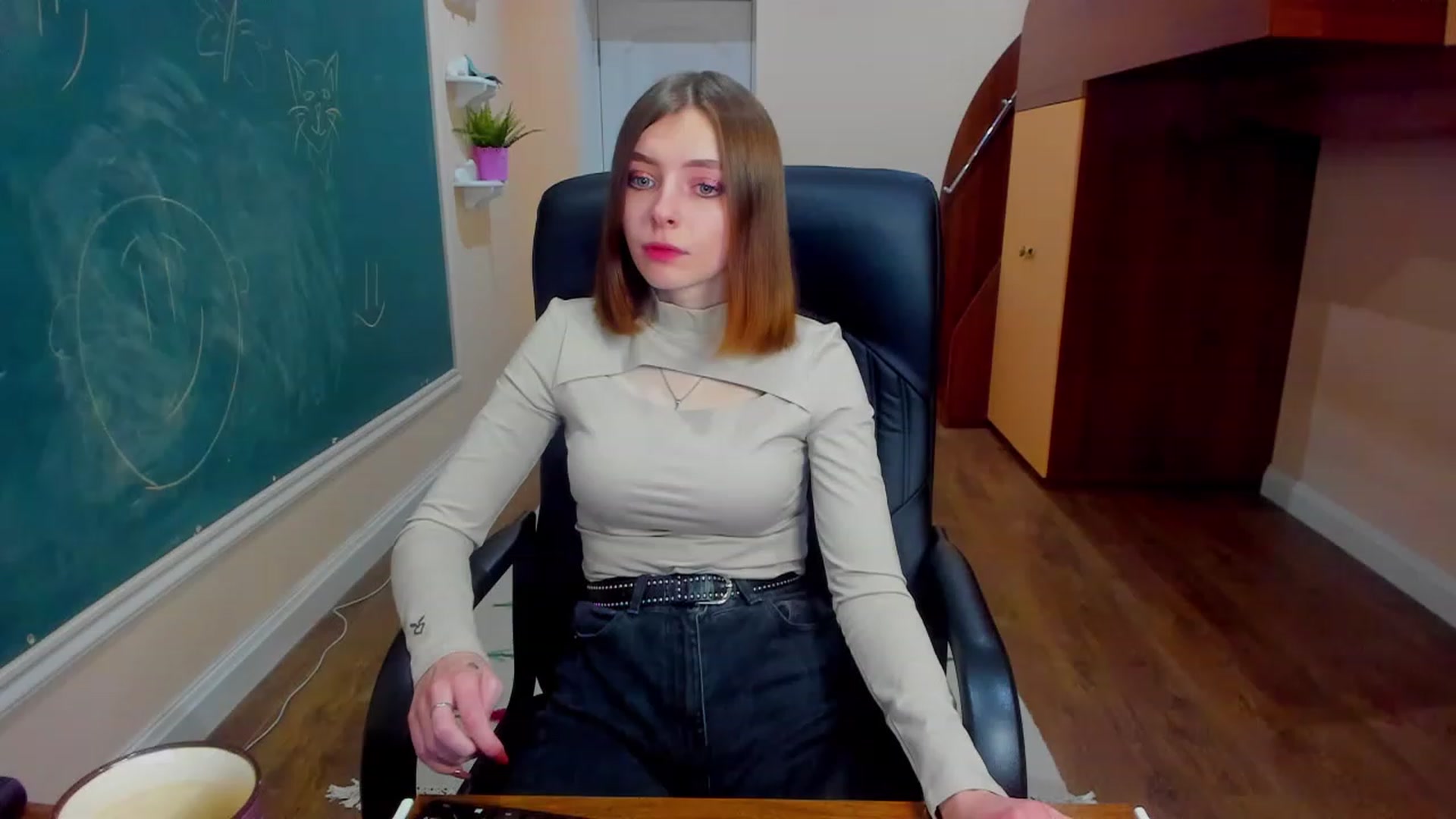 Gallery image thumbnail from MarryNett's myfreecams stream on, 11/18/2022, 15:23 image 14 of 20