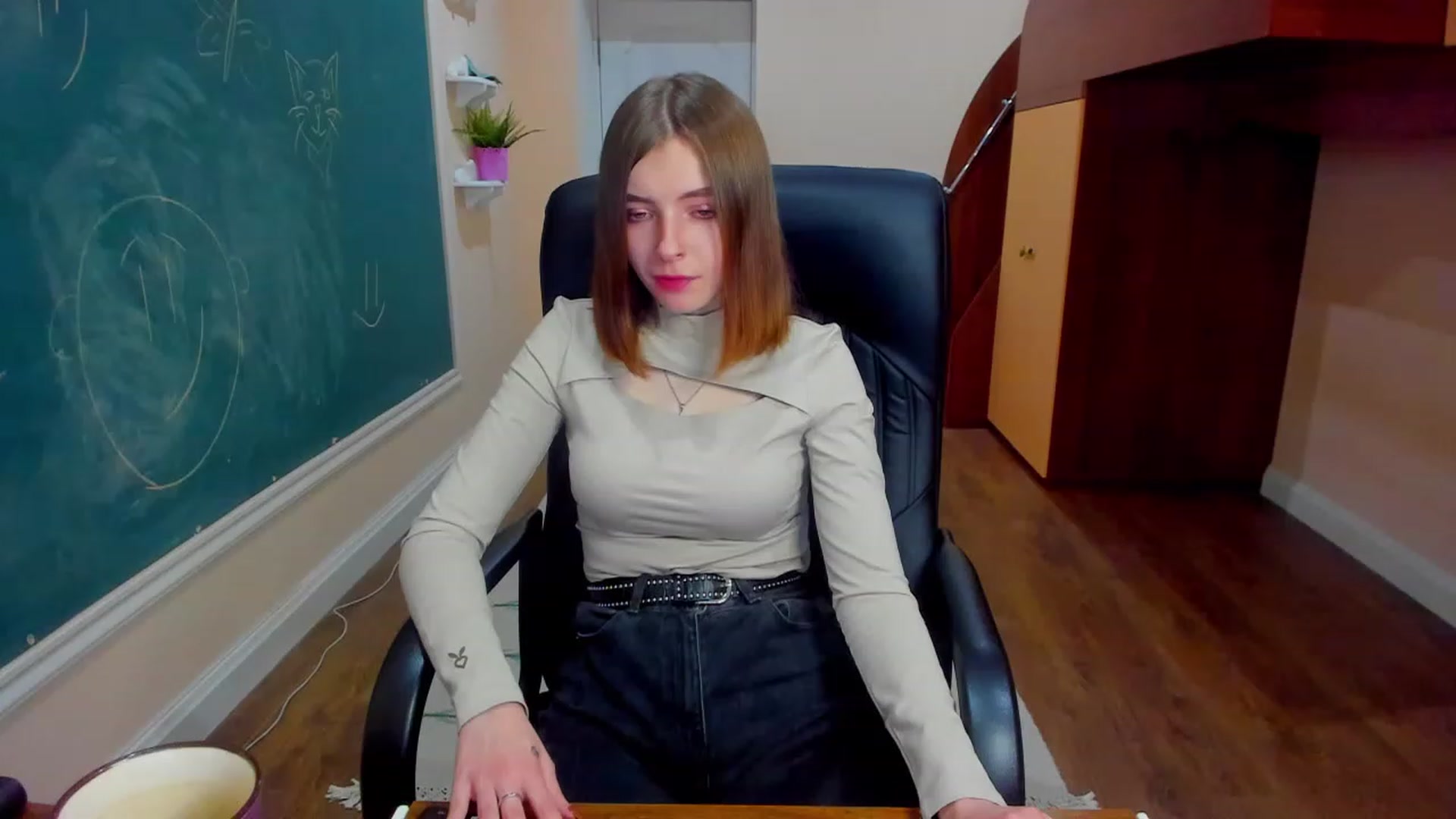 Gallery image thumbnail from MarryNett's myfreecams stream on, 11/18/2022, 15:23 image 15 of 20