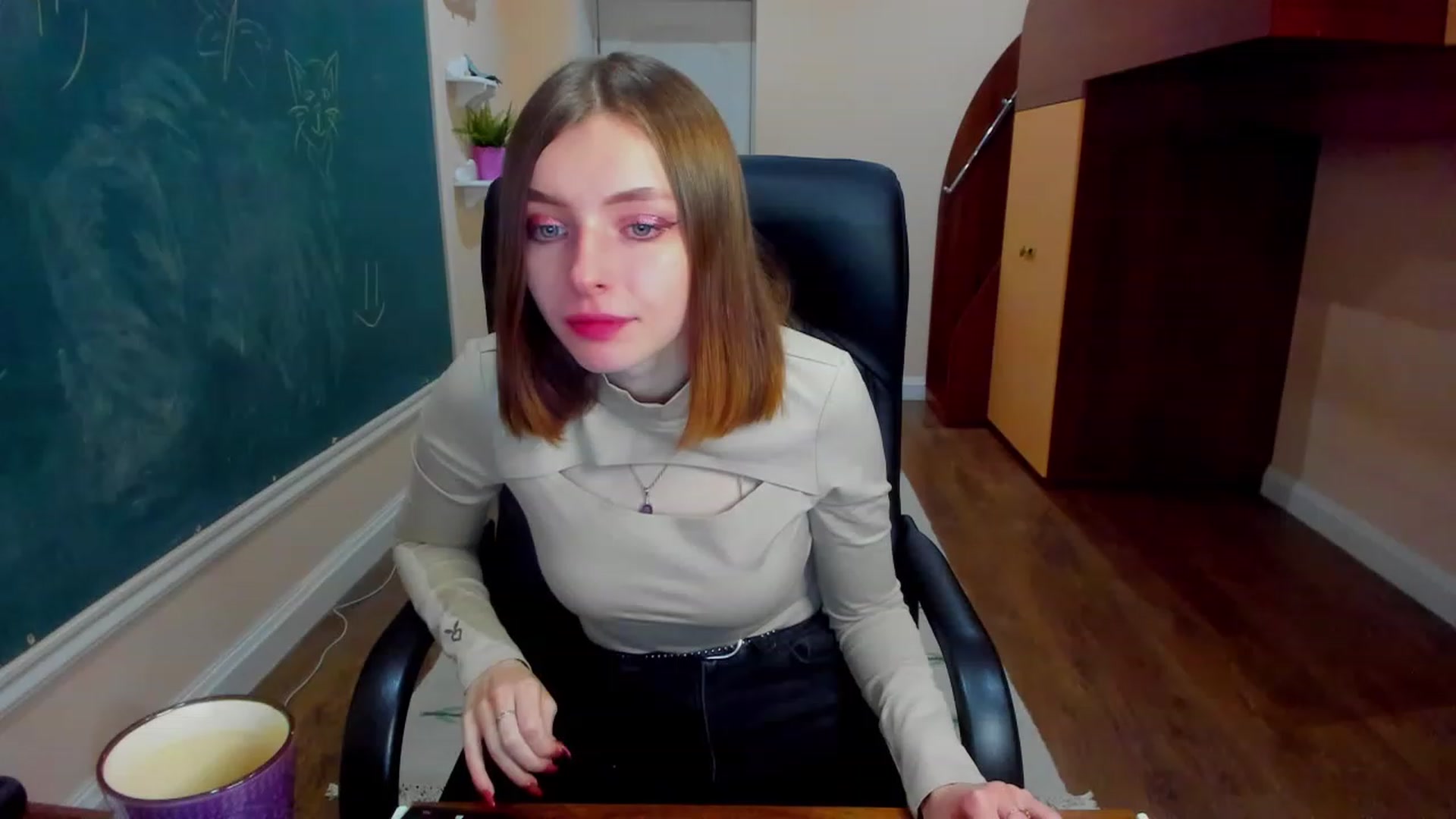Gallery image thumbnail from MarryNett's myfreecams stream on, 11/18/2022, 15:23 image 10 of 20