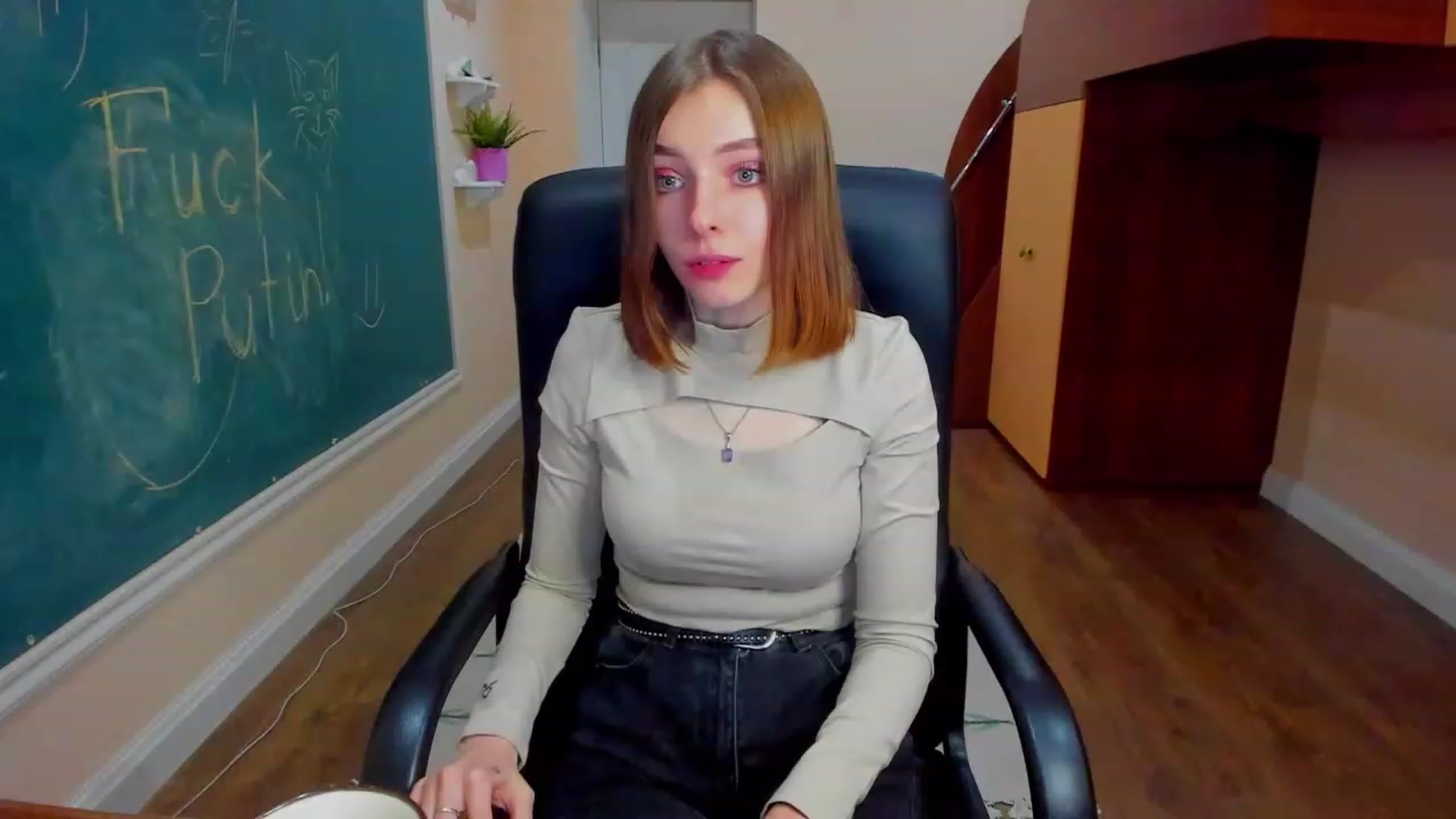 Gallery image thumbnail from MarryNett's myfreecams stream on, 11/18/2022, 17:04 image 9 of 20