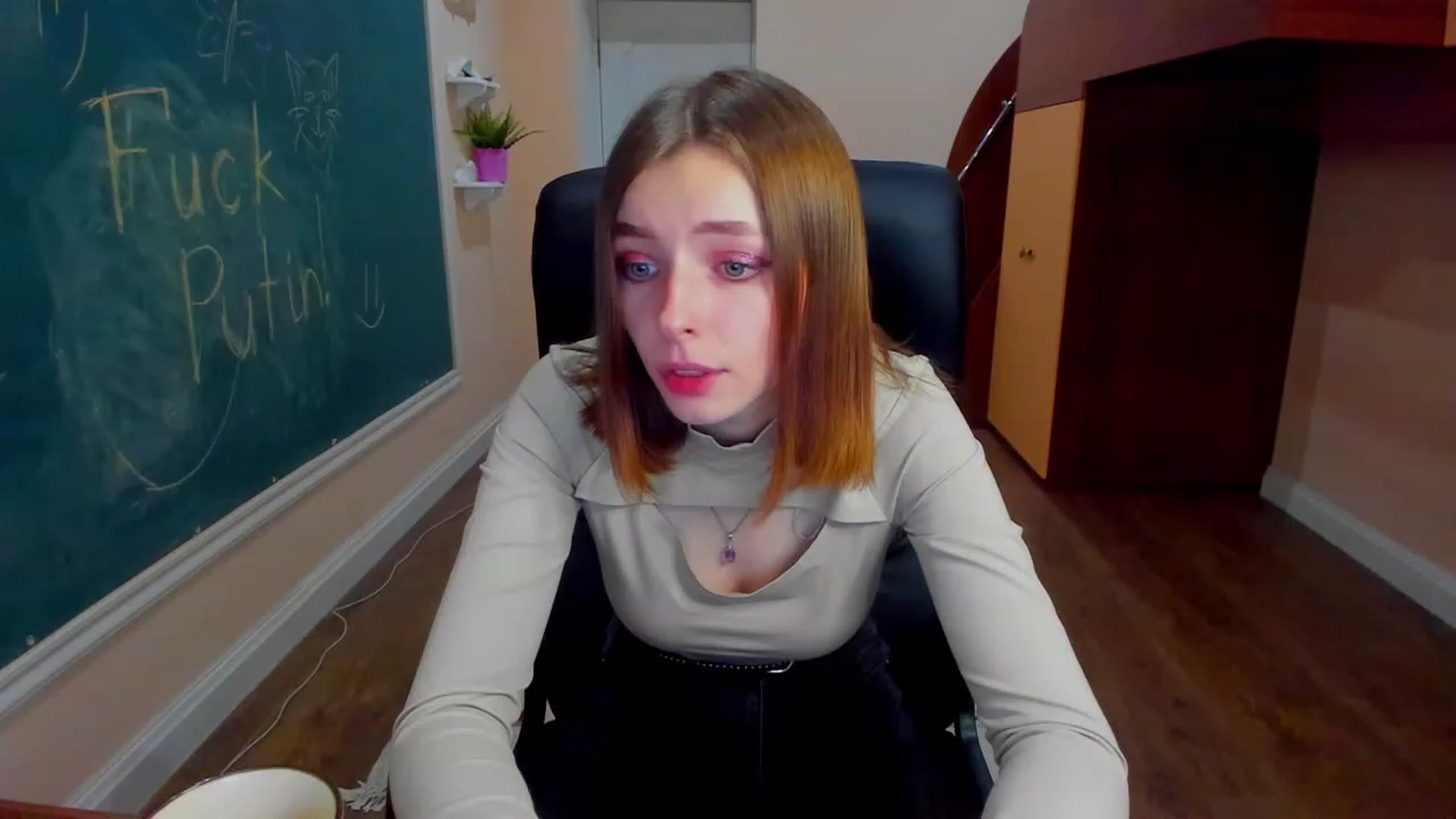 Gallery image thumbnail from MarryNett's myfreecams stream on, 11/18/2022, 17:04 image 18 of 20