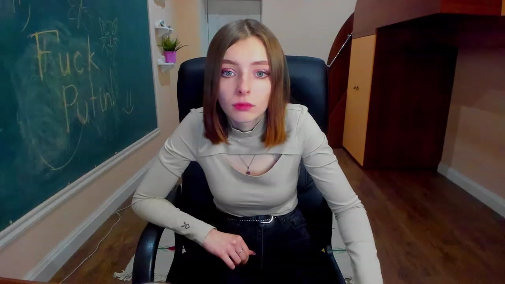 Gallery image thumbnail from MarryNett's myfreecams stream on, 11/18/2022, 17:04 image 5 of 20