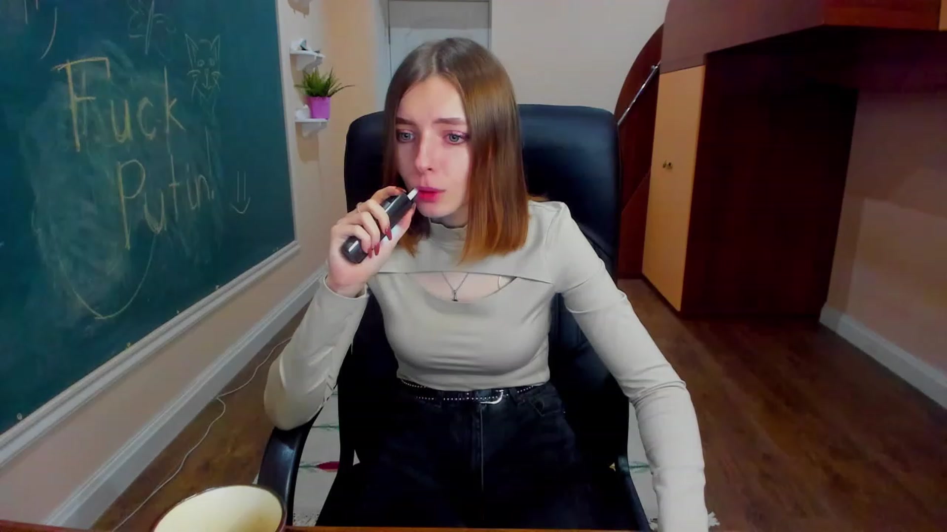 Gallery image thumbnail from MarryNett's myfreecams stream on, 11/18/2022, 17:04 image 16 of 20