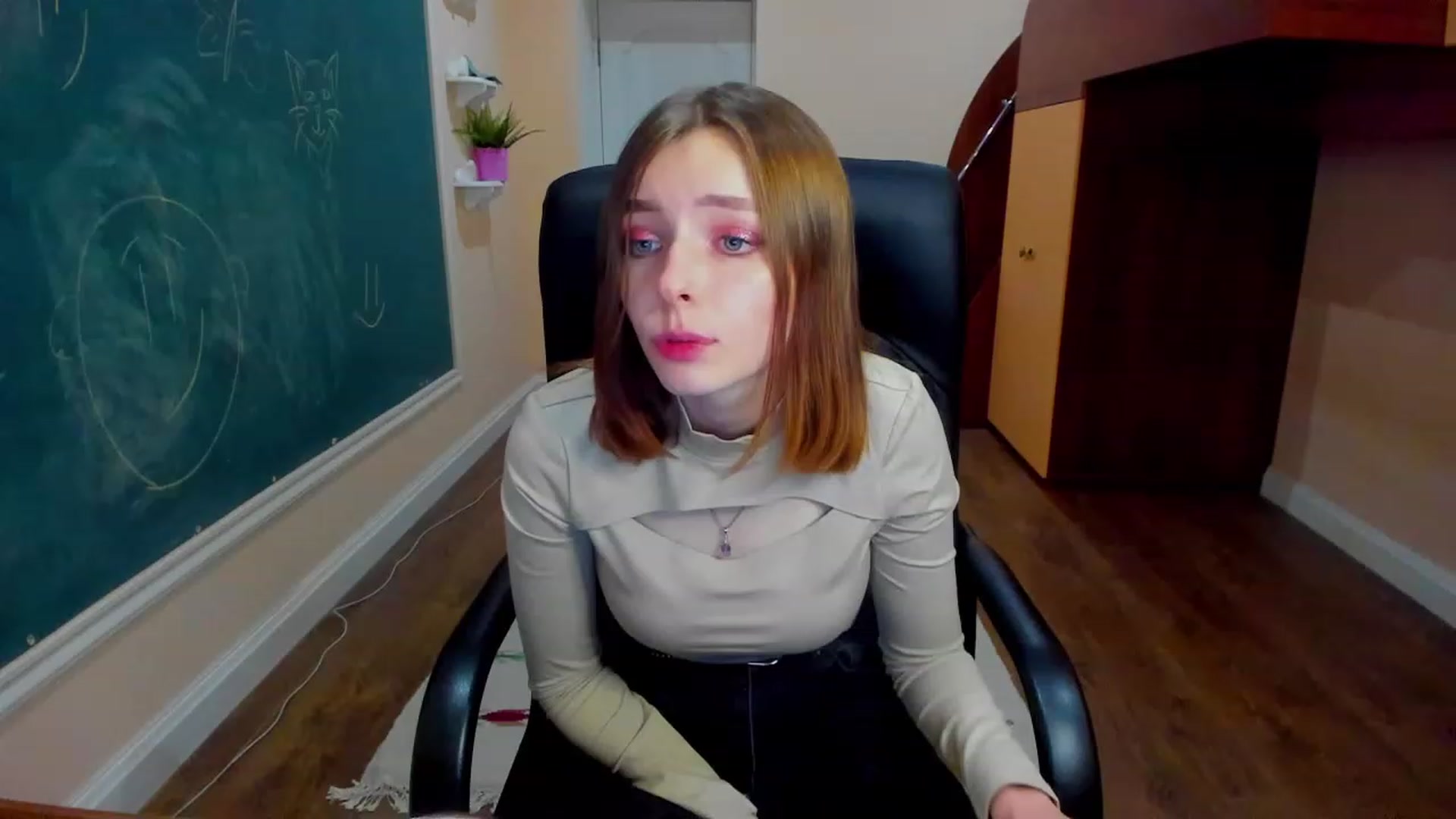 Gallery image thumbnail from MarryNett's myfreecams stream on, 11/18/2022, 17:04 image 2 of 20