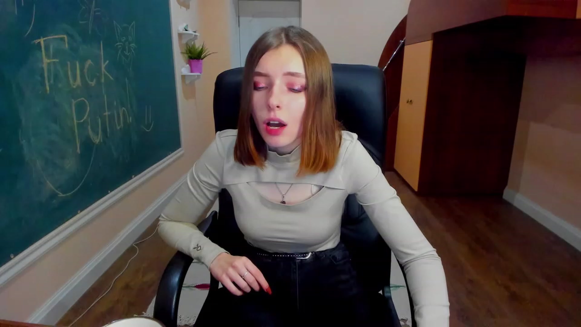 Gallery image thumbnail from MarryNett's myfreecams stream on, 11/18/2022, 17:04 image 17 of 20