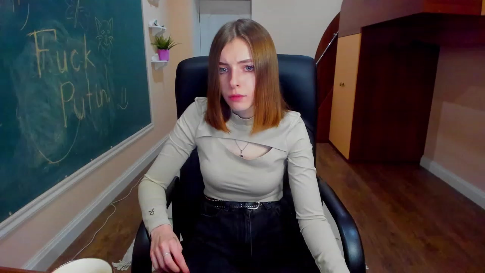 Gallery image thumbnail from MarryNett's myfreecams stream on, 11/18/2022, 17:29 image 18 of 20