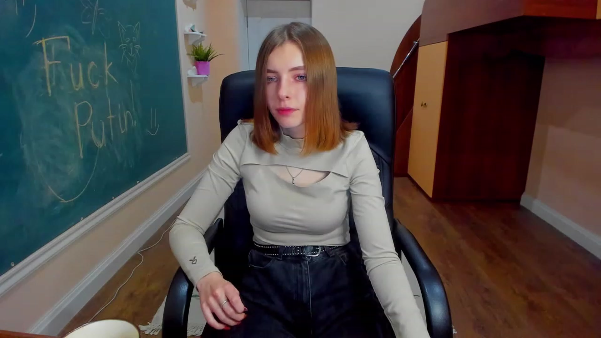Gallery image thumbnail from MarryNett's myfreecams stream on, 11/18/2022, 17:29 image 9 of 20