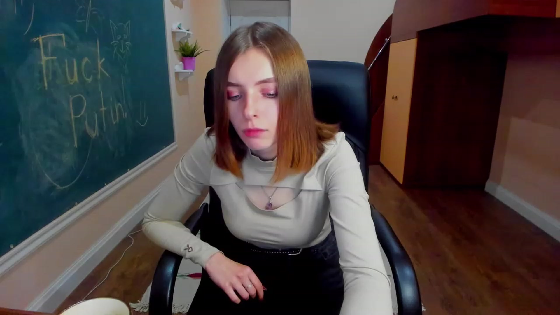 Gallery image thumbnail from MarryNett's myfreecams stream on, 11/18/2022, 17:29 image 6 of 20