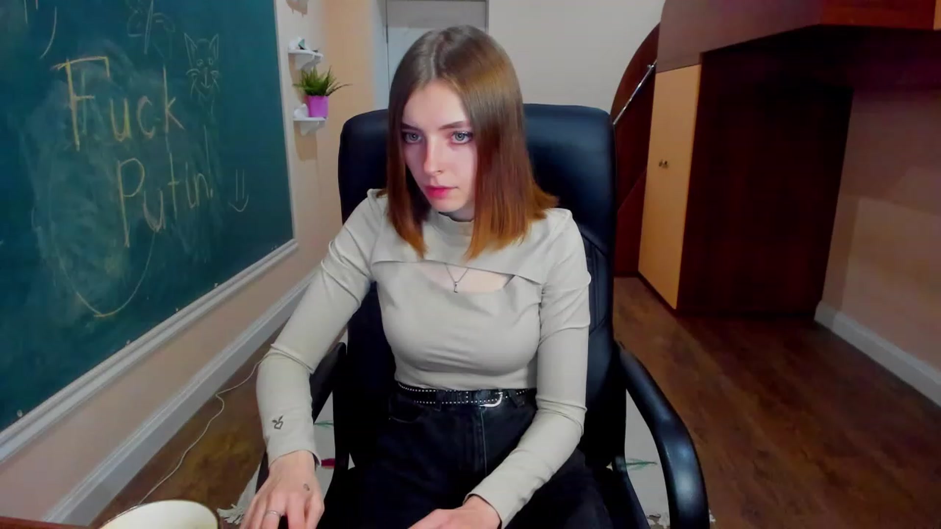 Gallery image thumbnail from MarryNett's myfreecams stream on, 11/18/2022, 17:29 image 5 of 20