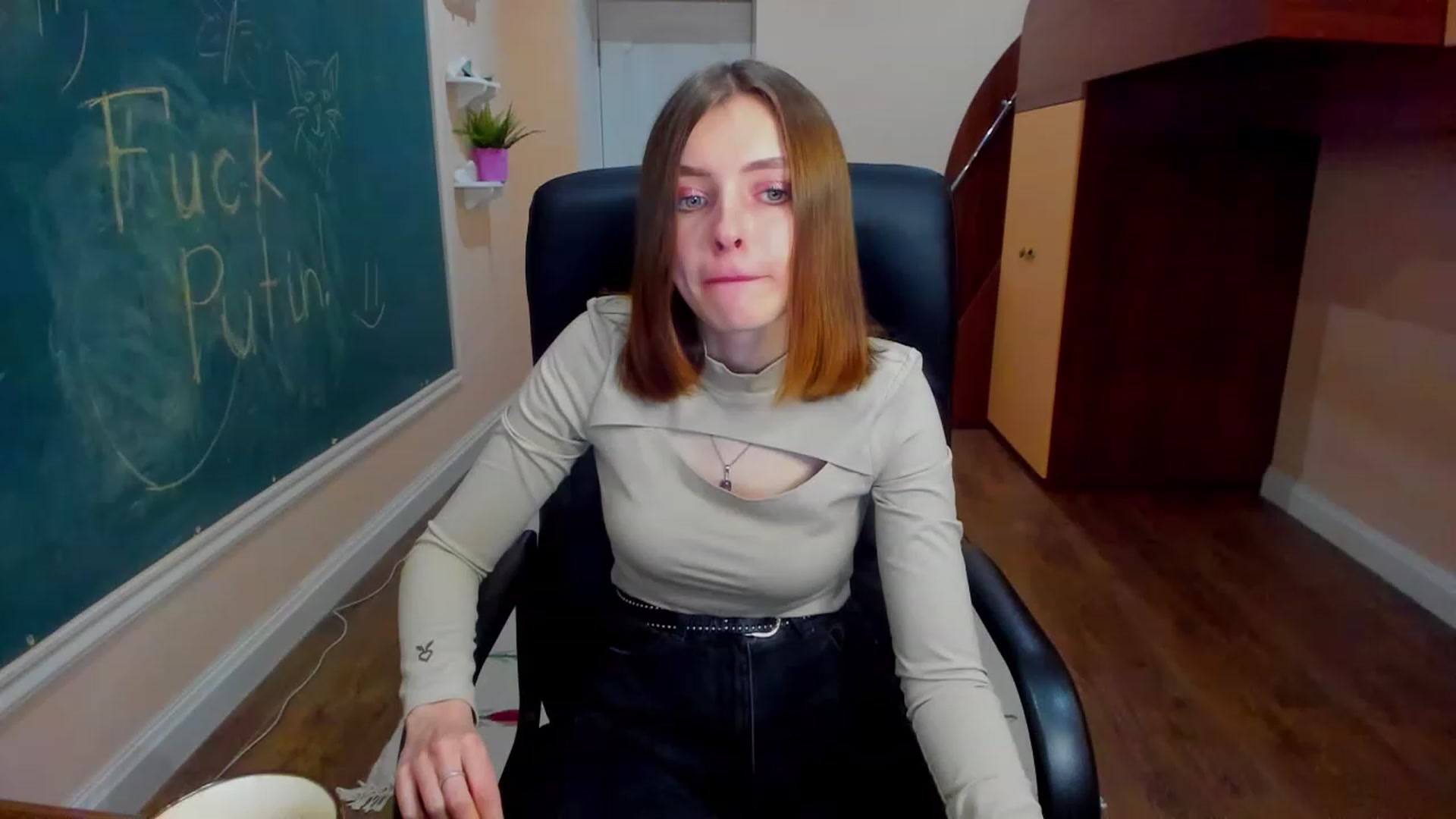 Gallery image thumbnail from MarryNett's myfreecams stream on, 11/18/2022, 17:29 image 16 of 20