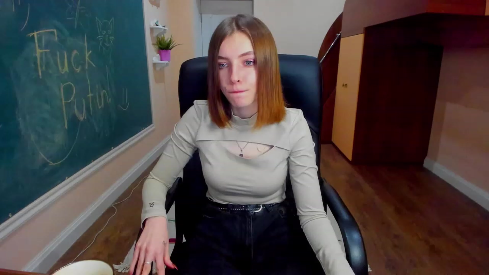 Gallery image thumbnail from MarryNett's myfreecams stream on, 11/18/2022, 17:29 image 1 of 20