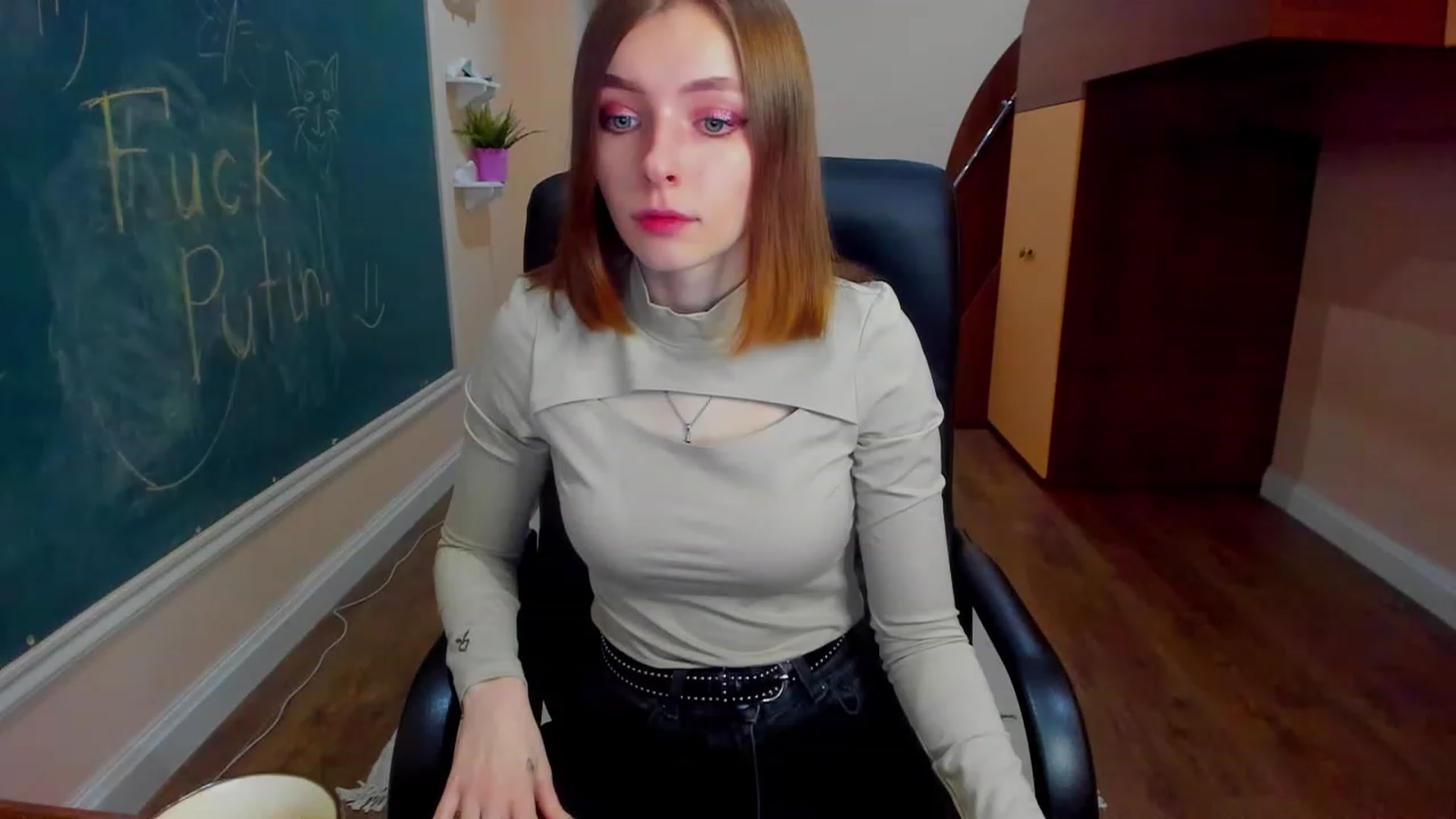 Gallery image thumbnail from MarryNett's myfreecams stream on, 11/18/2022, 17:29 image 4 of 20