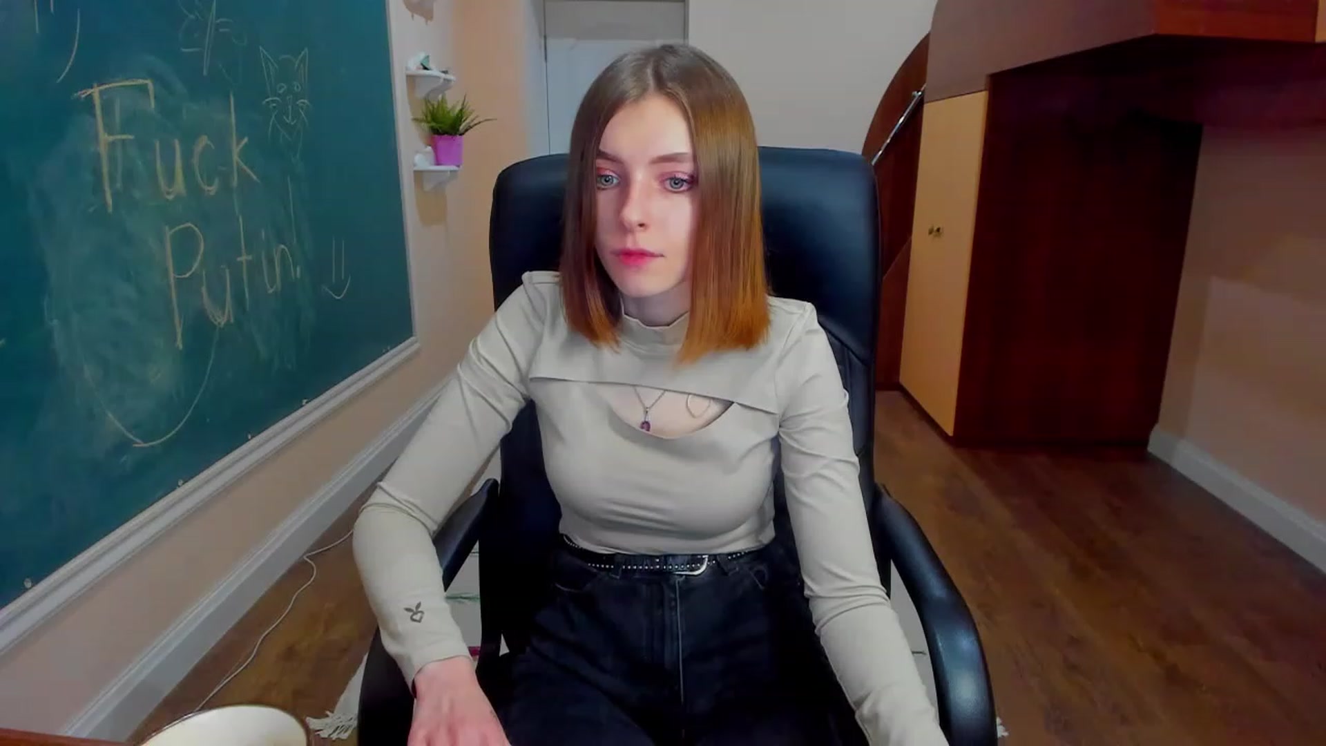 Gallery image thumbnail from MarryNett's myfreecams stream on, 11/18/2022, 17:29 image 2 of 20