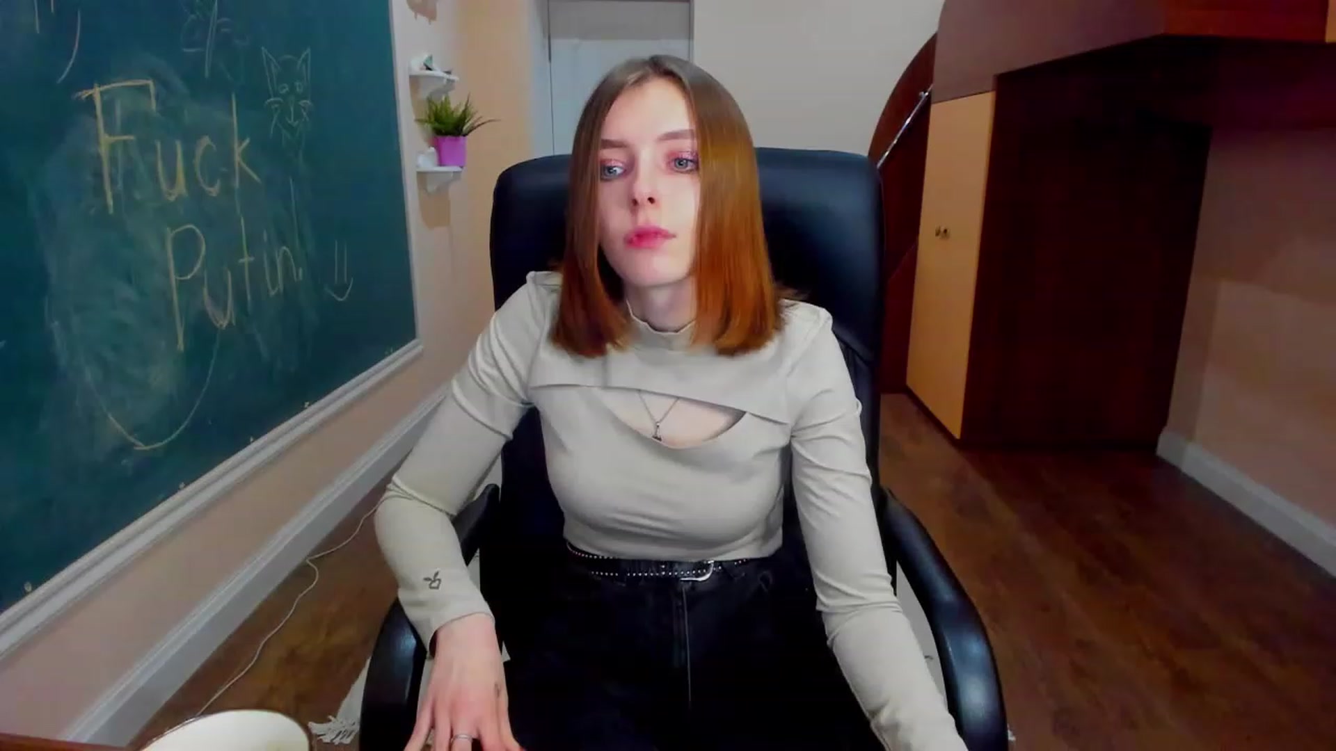 Gallery image thumbnail from MarryNett's myfreecams stream on, 11/18/2022, 17:29 image 15 of 20
