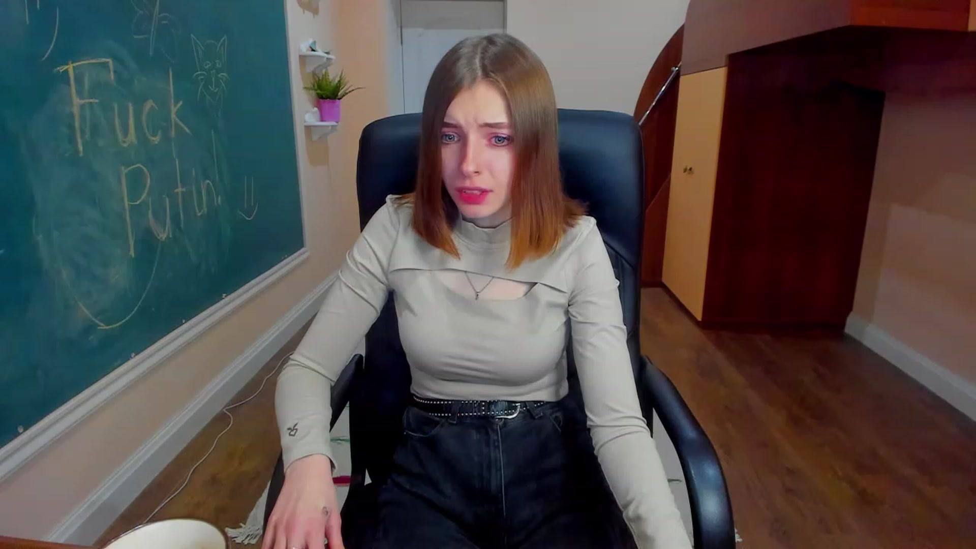 Gallery image thumbnail from MarryNett's myfreecams stream on, 11/18/2022, 17:29 image 7 of 20
