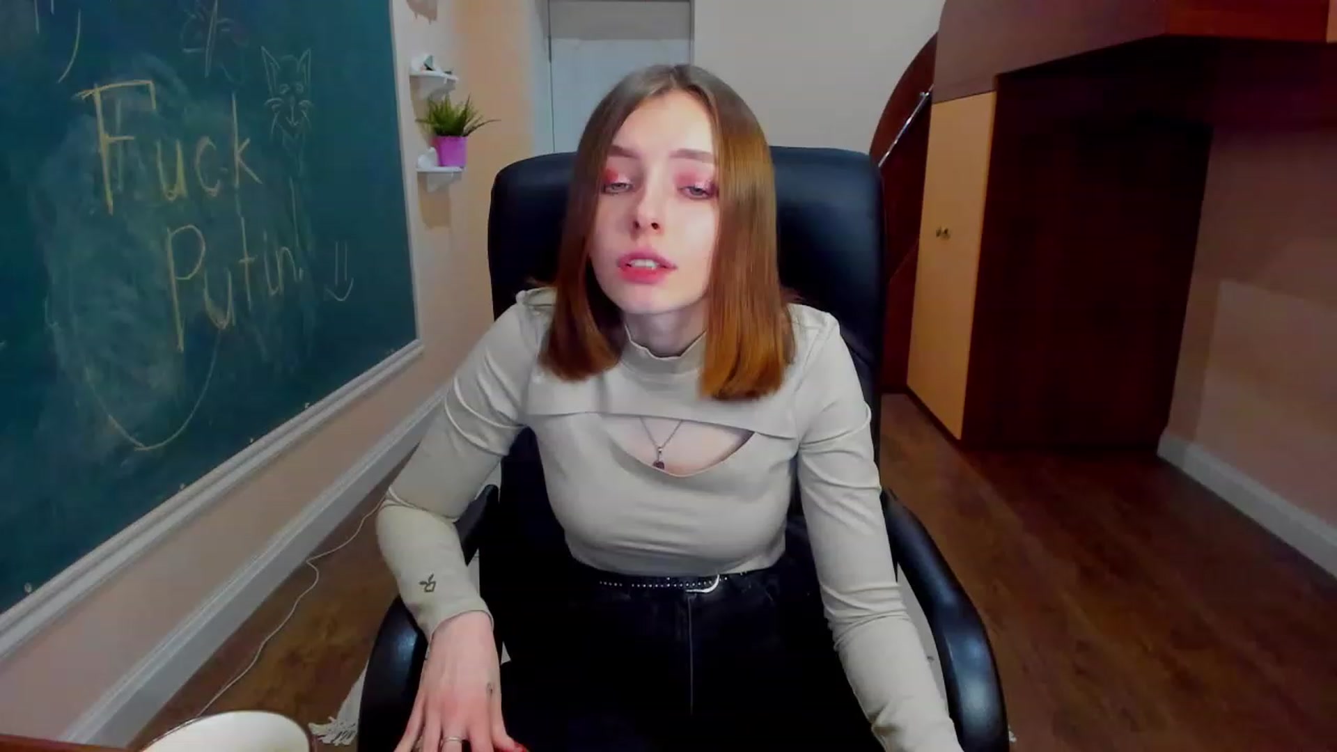 Gallery image thumbnail from MarryNett's myfreecams stream on, 11/18/2022, 17:29 image 14 of 20