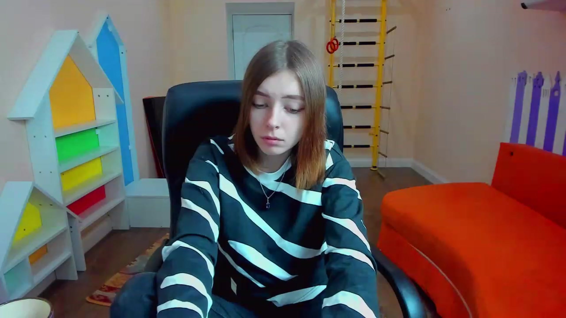 Gallery image thumbnail from MarryNett's myfreecams stream on, 11/19/2022, 08:08 image 15 of 20