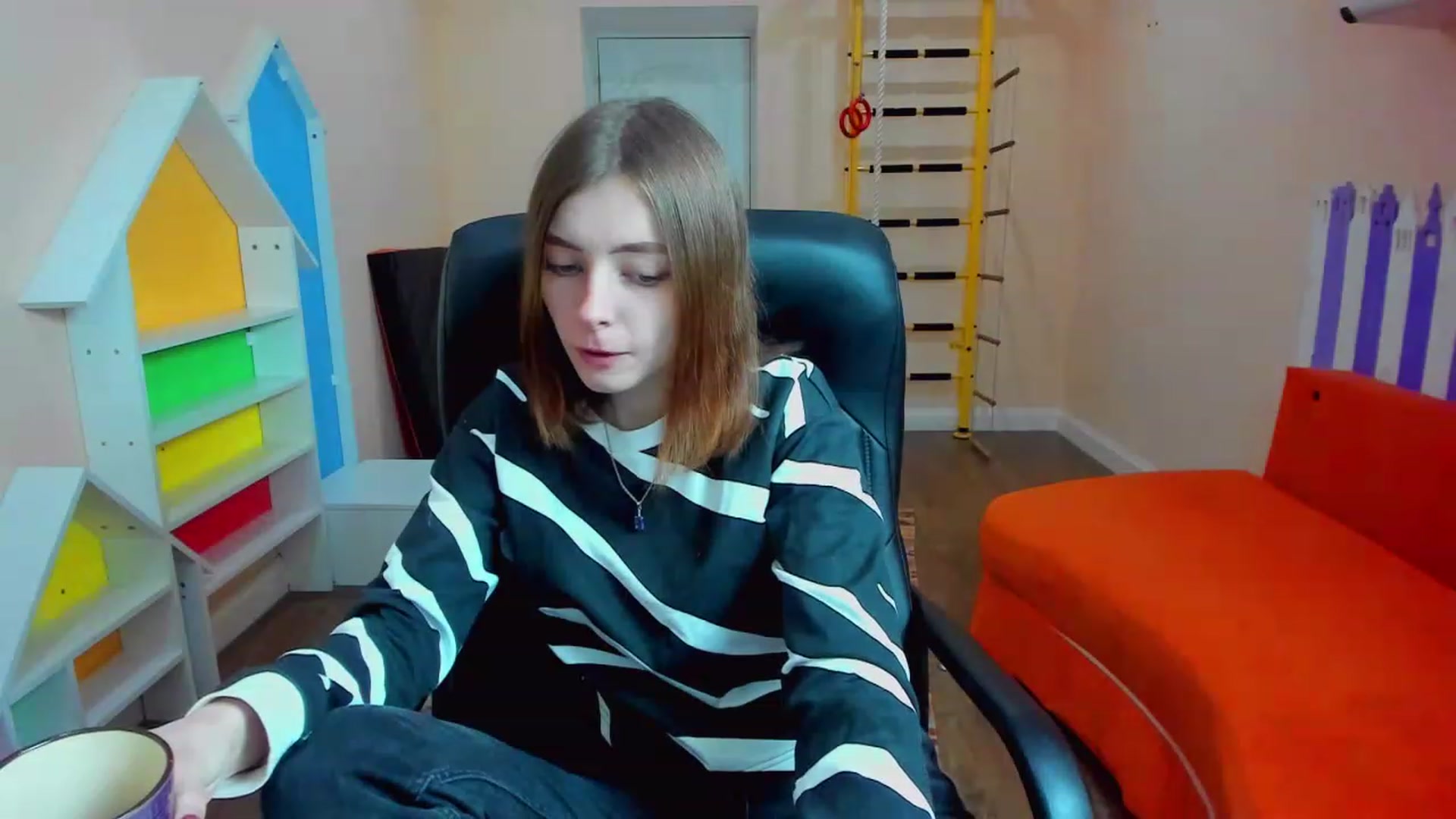 Gallery image thumbnail from MarryNett's myfreecams stream on, 11/19/2022, 08:08 image 14 of 20