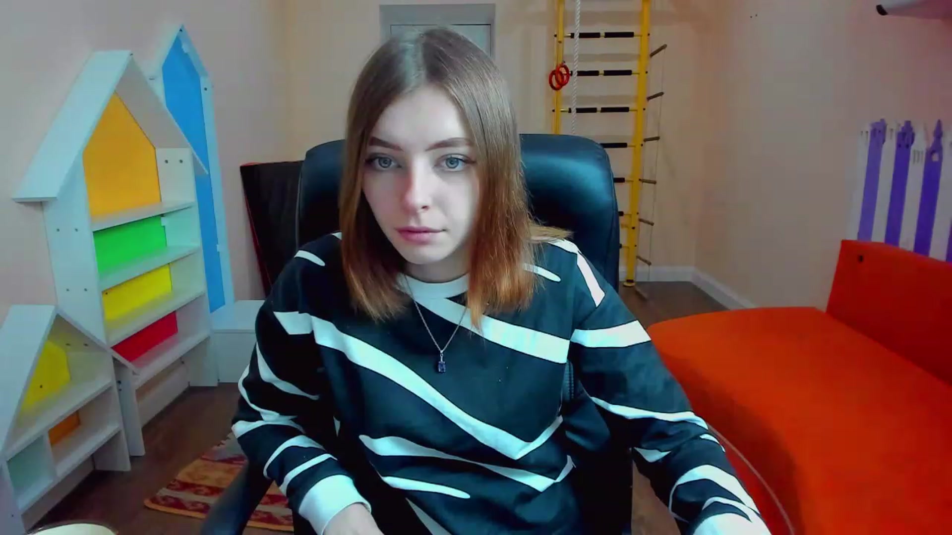 Gallery image thumbnail from MarryNett's myfreecams stream on, 11/19/2022, 08:08 image 8 of 20