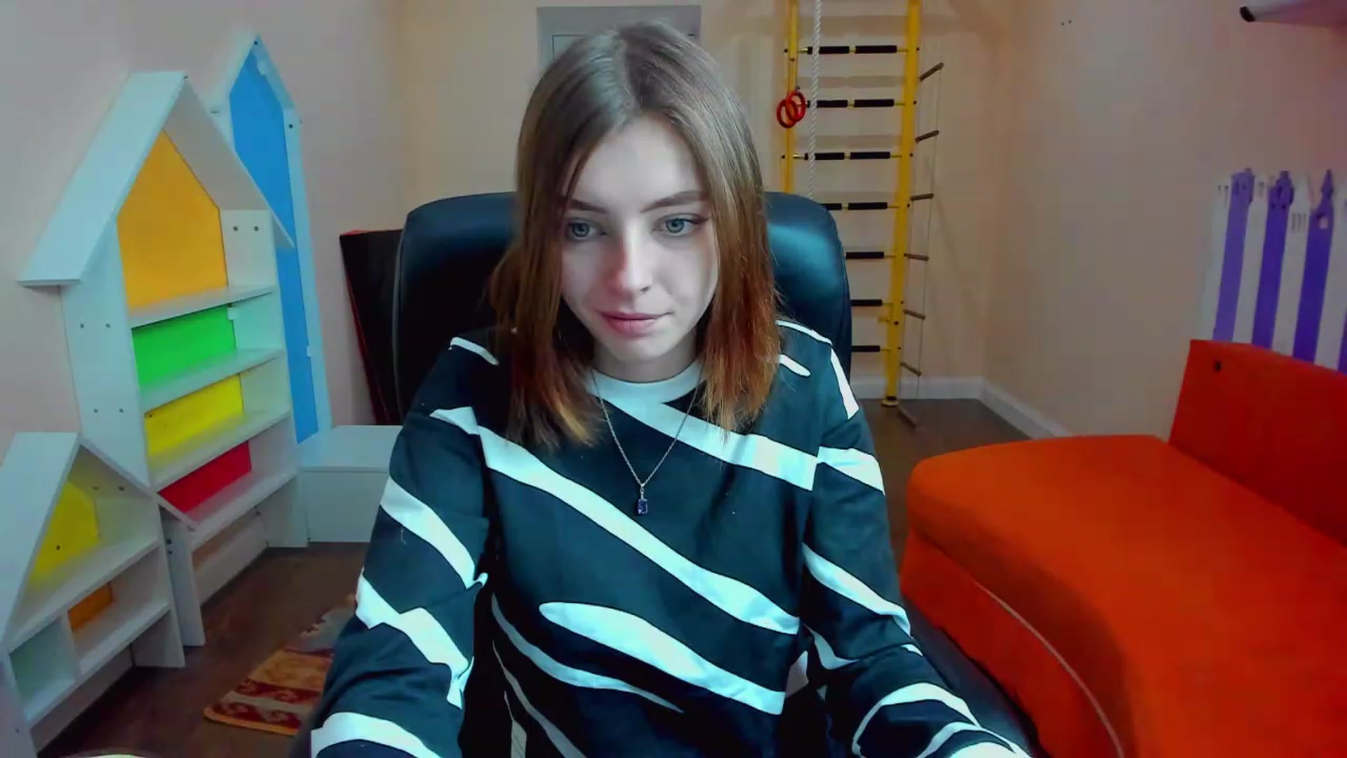 Gallery image thumbnail from MarryNett's myfreecams stream on, 11/19/2022, 08:08 image 7 of 20