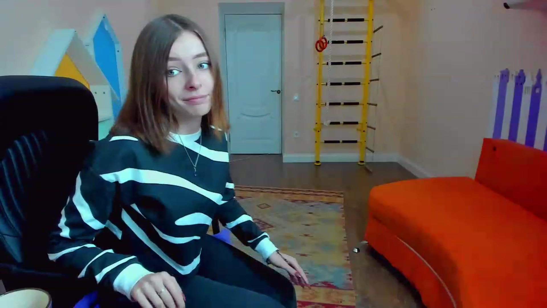 Gallery image thumbnail from MarryNett's myfreecams stream on, 11/19/2022, 08:08 image 17 of 20