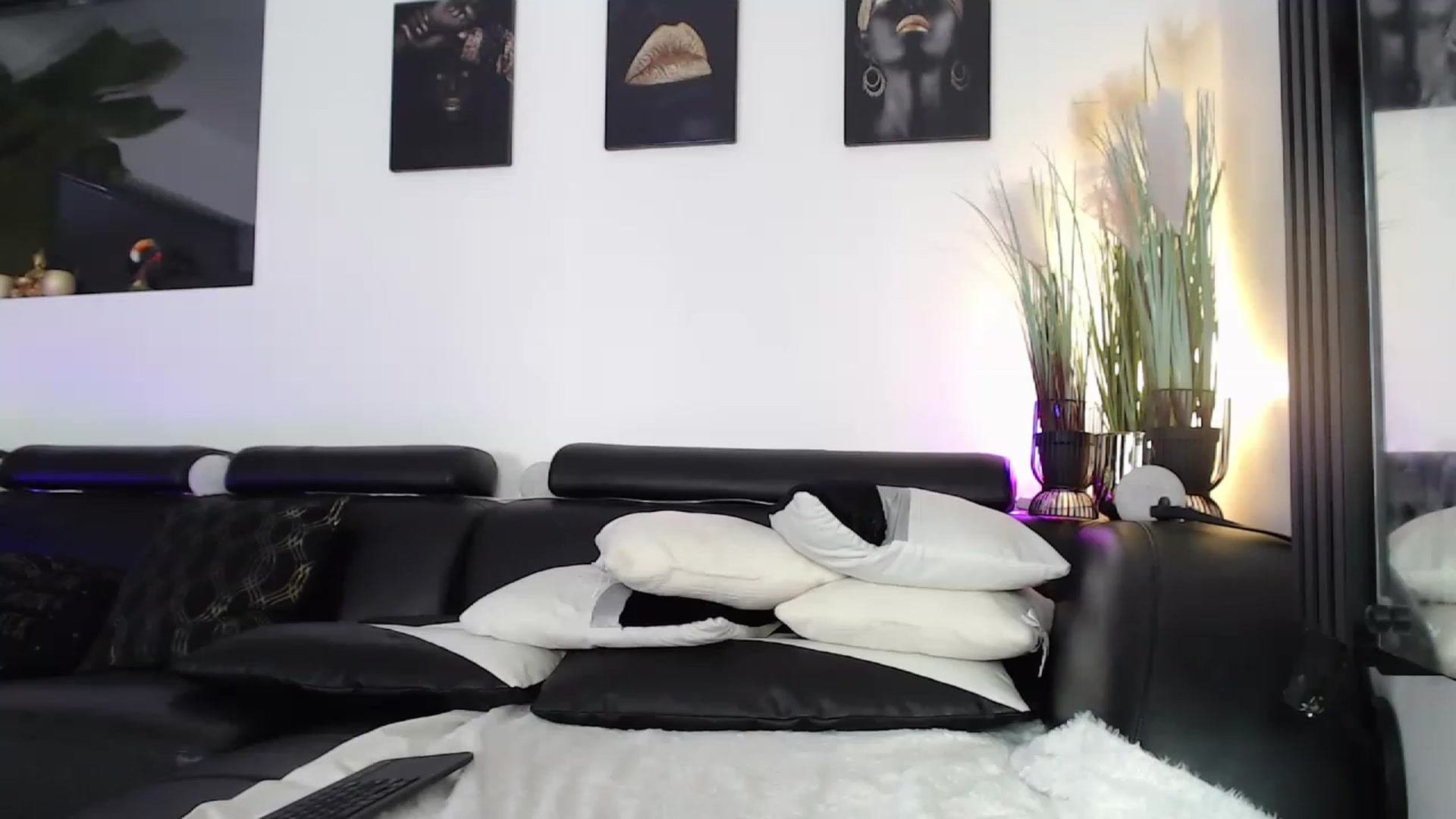 Gallery image thumbnail from MarrylouAnne's myfreecams stream on, 11/20/2022, 02:45 image 15 of 20
